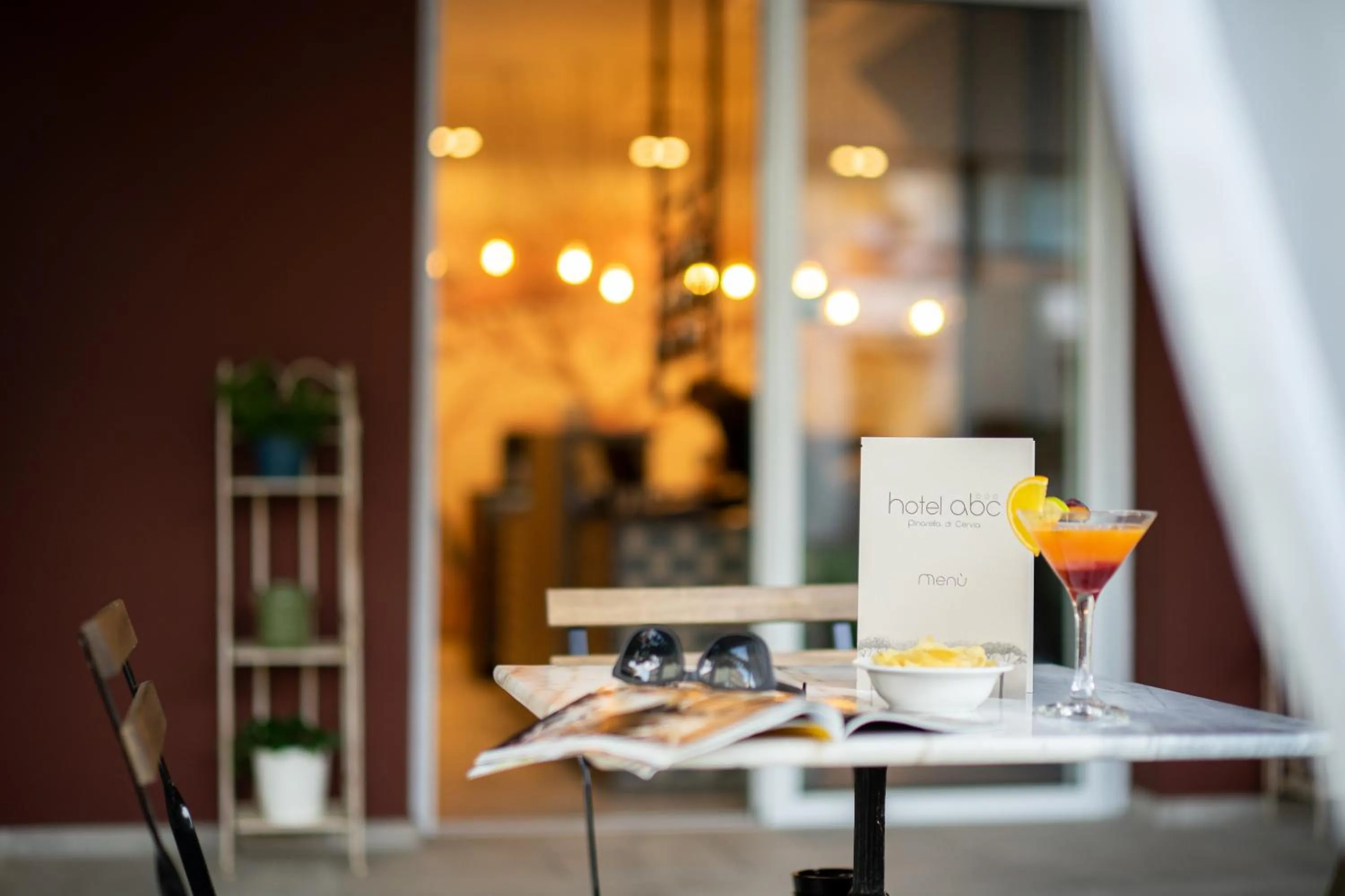 Restaurant/places to eat in Hotel Abc