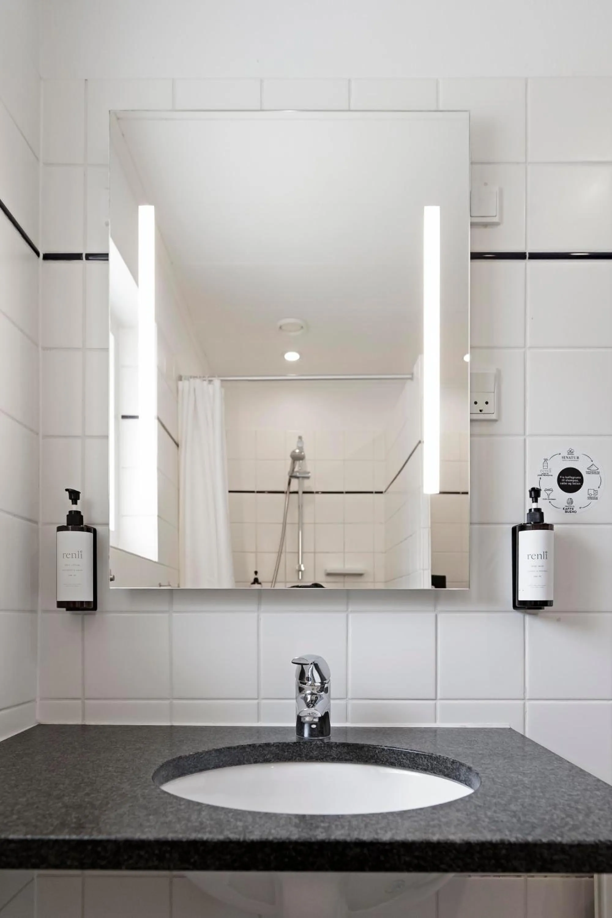 Bathroom in Frederiksdal Sinatur Hotel & Konference