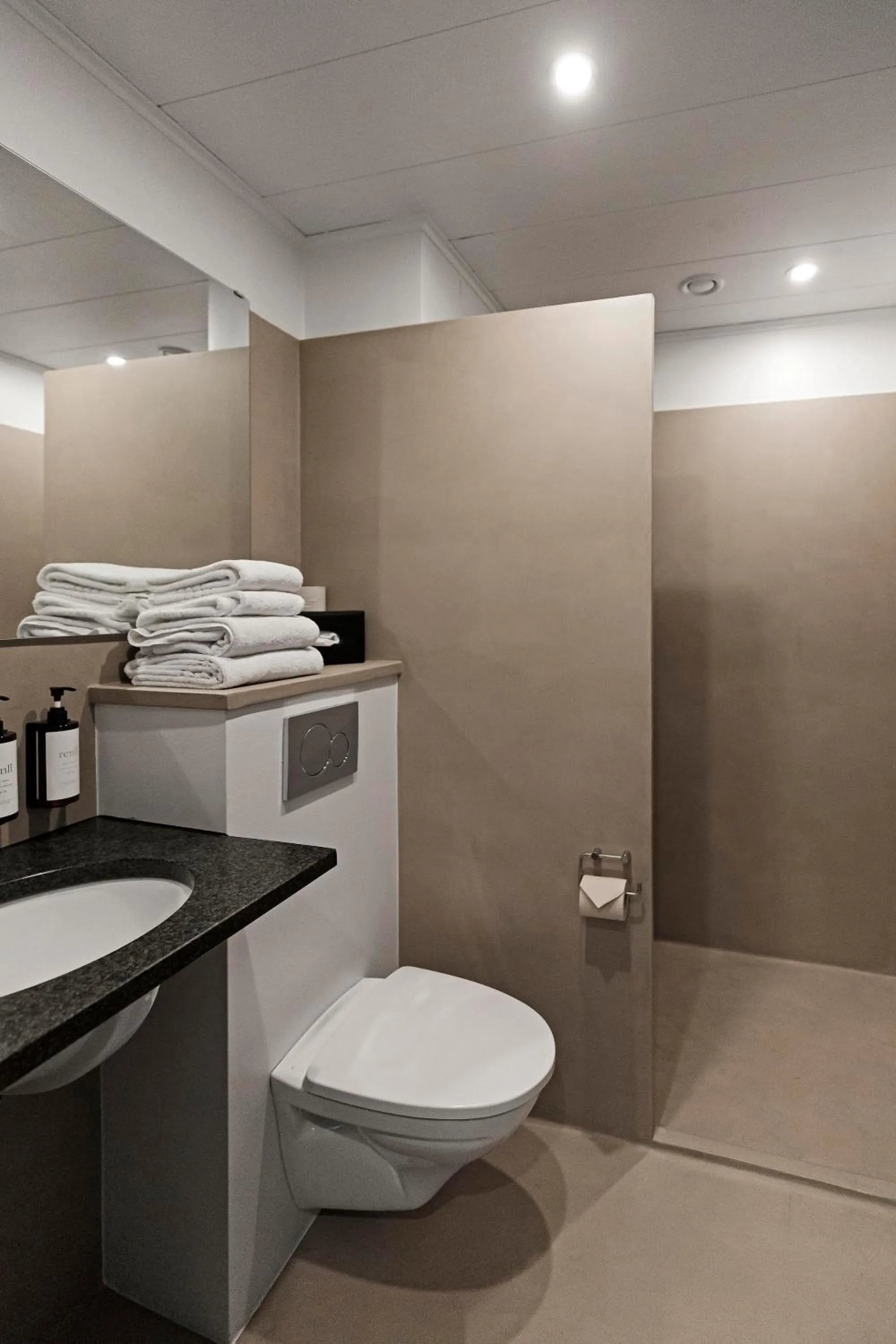 Bathroom in Frederiksdal Sinatur Hotel & Konference