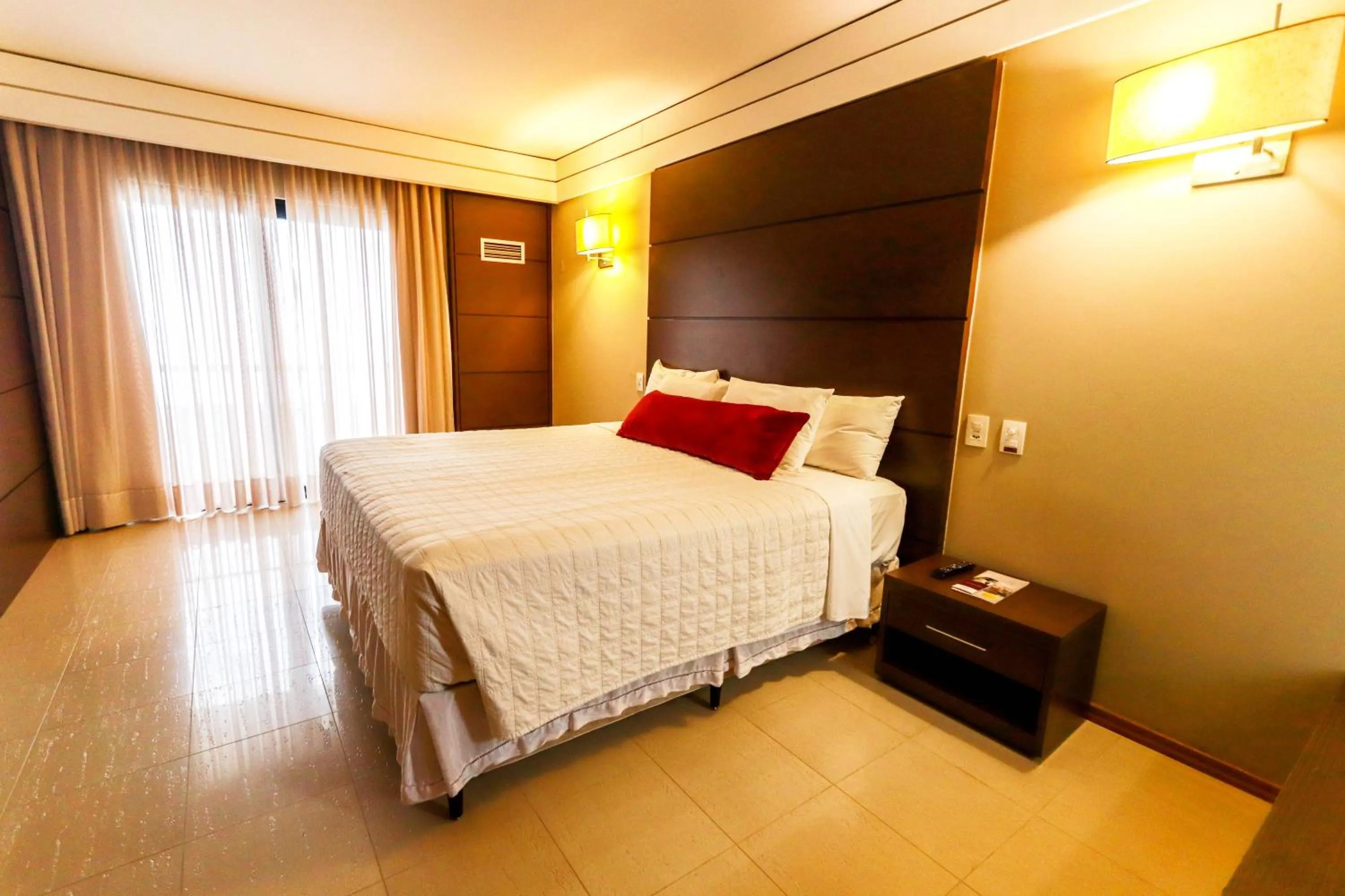 Photo of the whole room, Bed in Mercure Camboriu