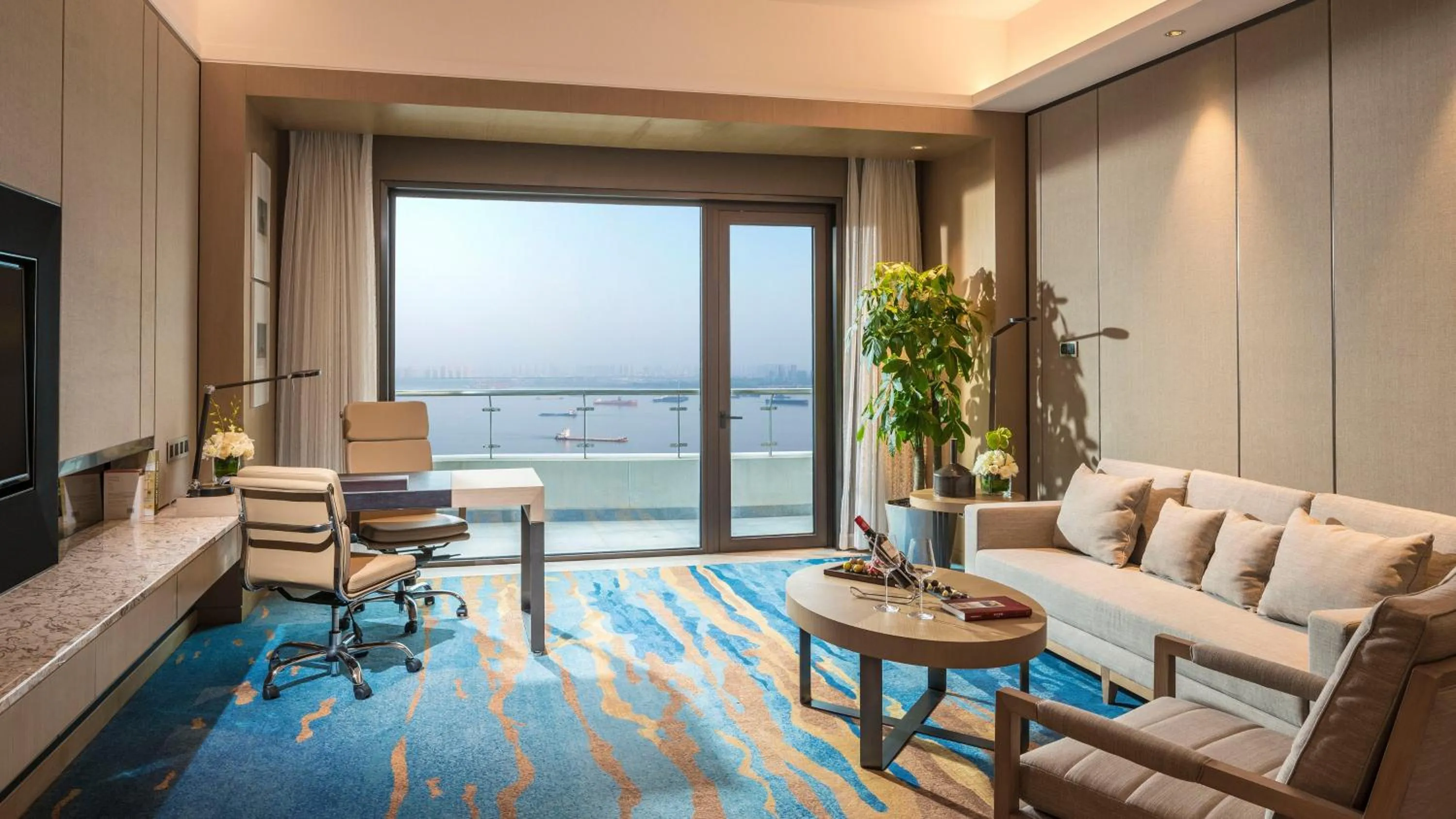 Bedroom in InterContinental Wuhan by IHG - Yangtze River View