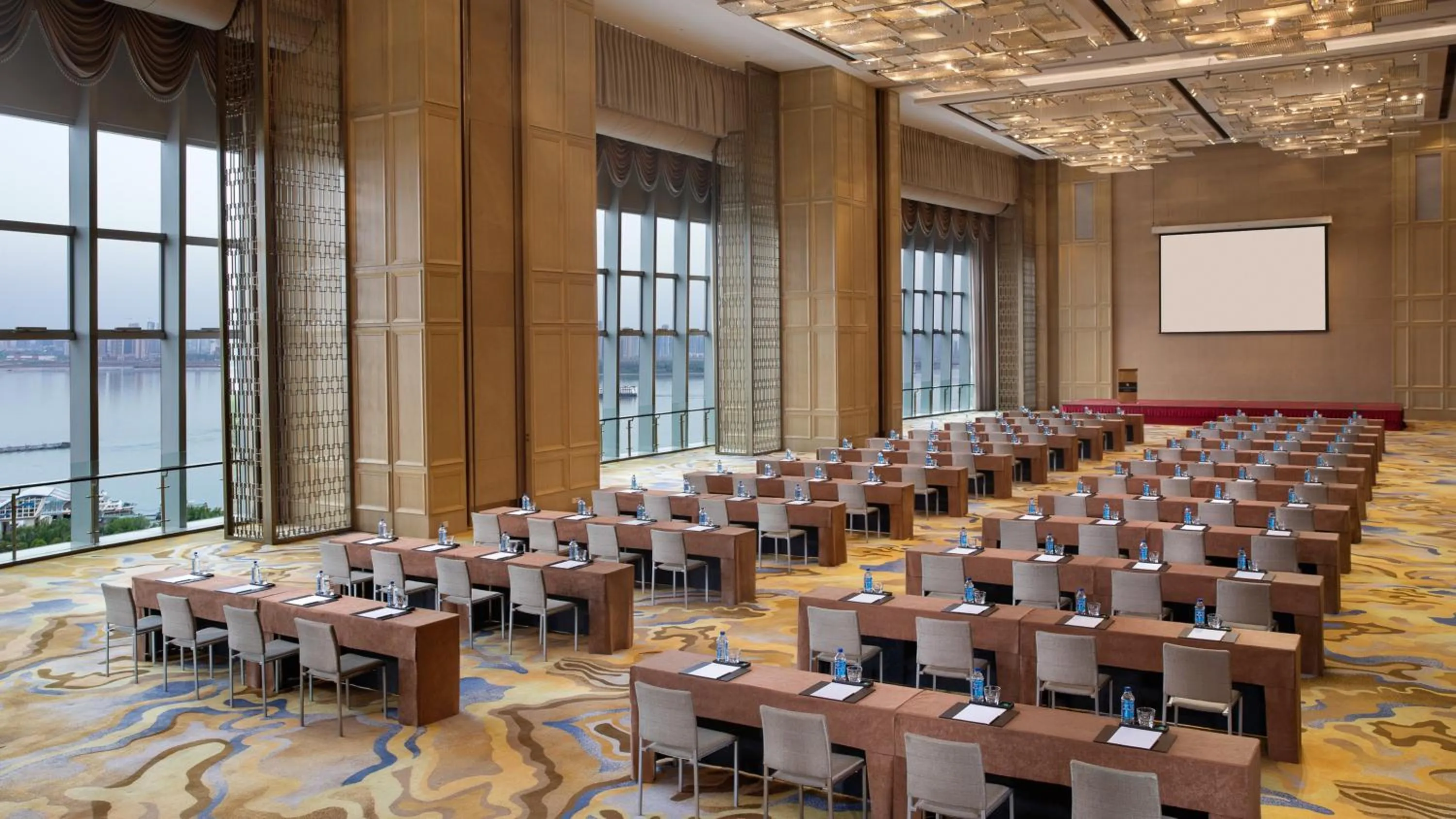 Meeting/conference room in InterContinental Wuhan by IHG - Yangtze River View