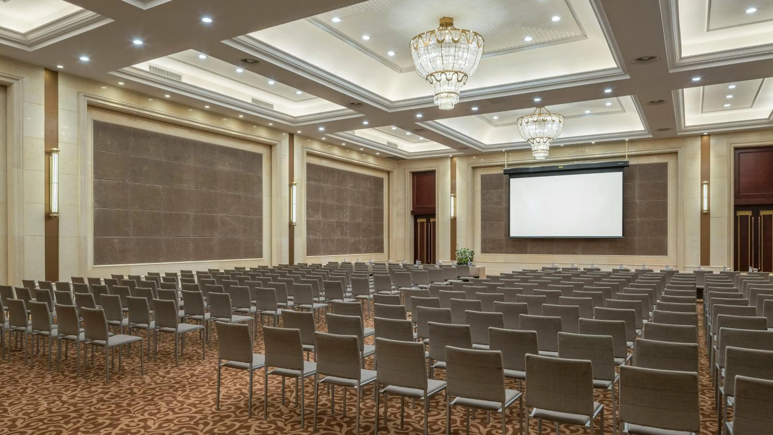 Meeting/conference room in InterContinental Wuhan by IHG - Yangtze River View