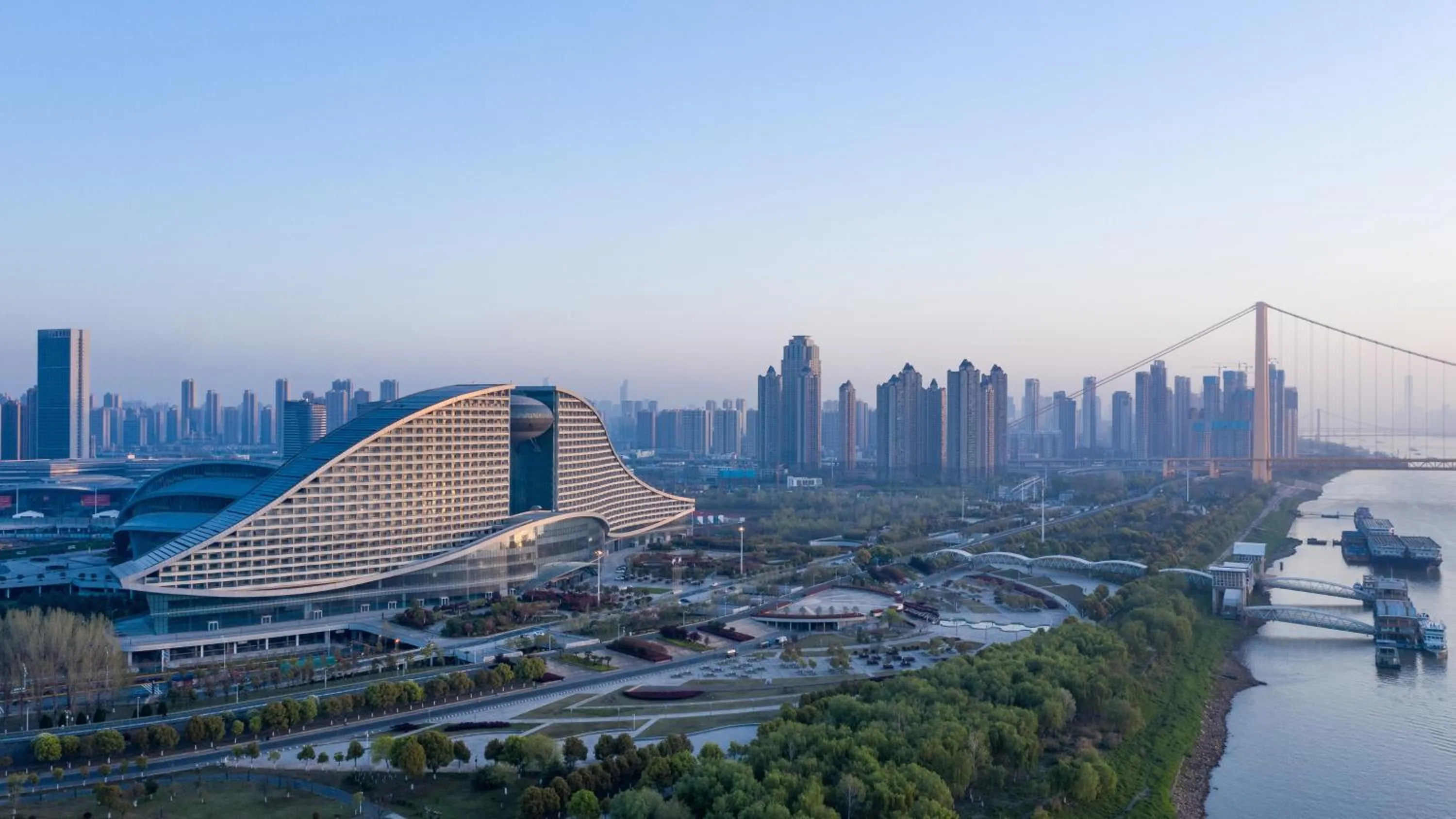 Property building in InterContinental Wuhan by IHG - Yangtze River View
