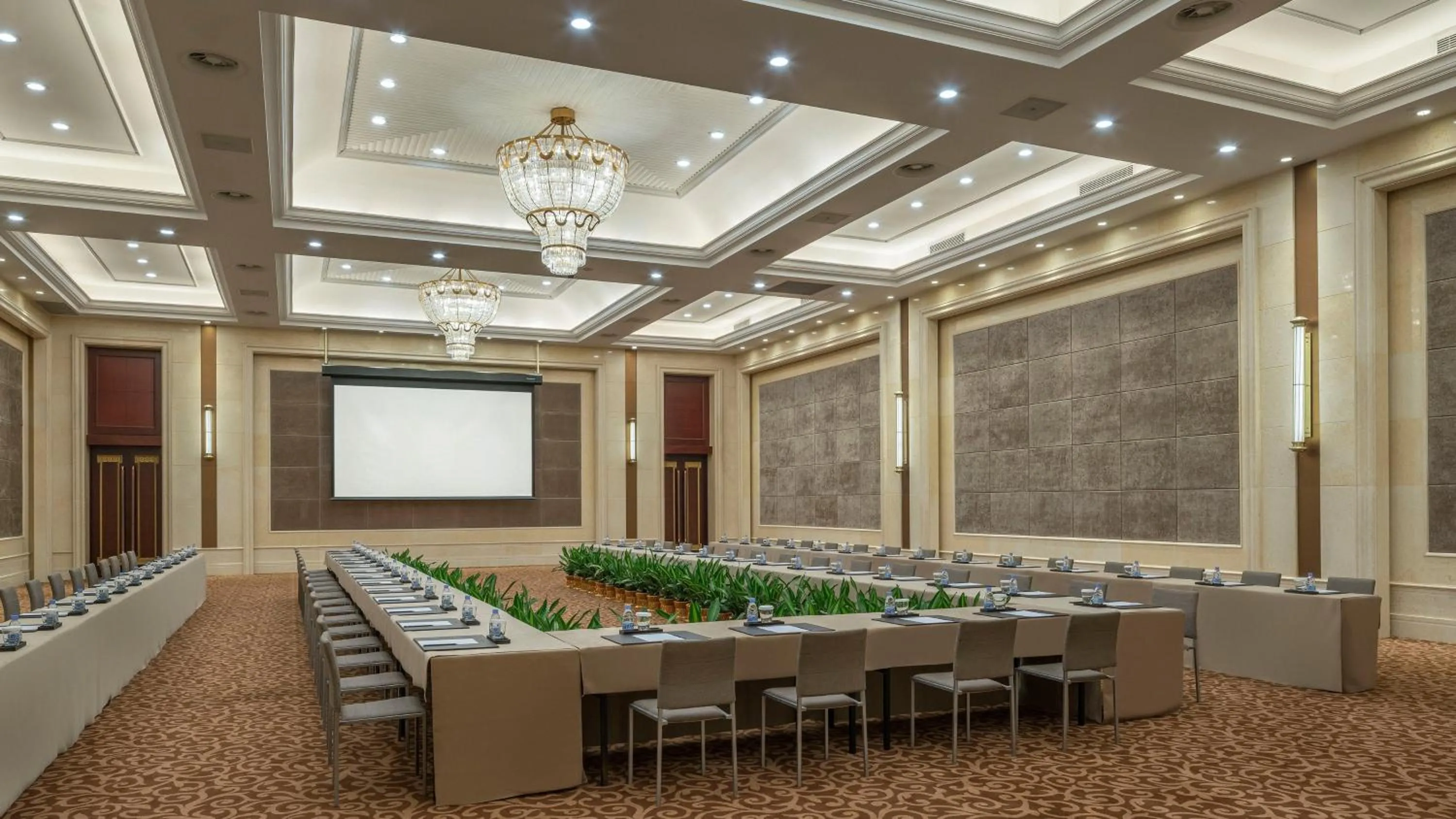 Meeting/conference room in InterContinental Wuhan by IHG - Yangtze River View