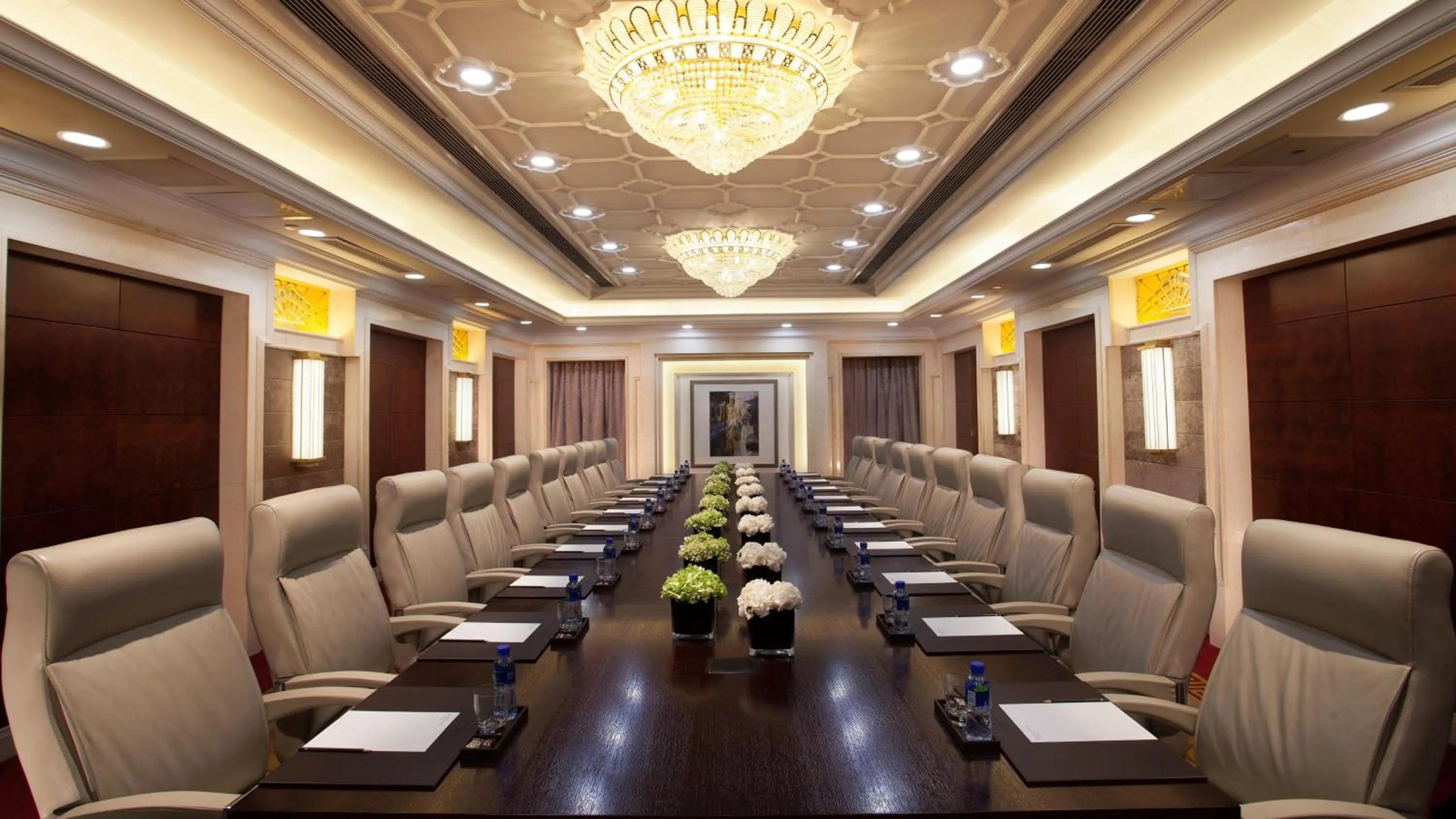 Meeting/conference room in InterContinental Wuhan by IHG - Yangtze River View