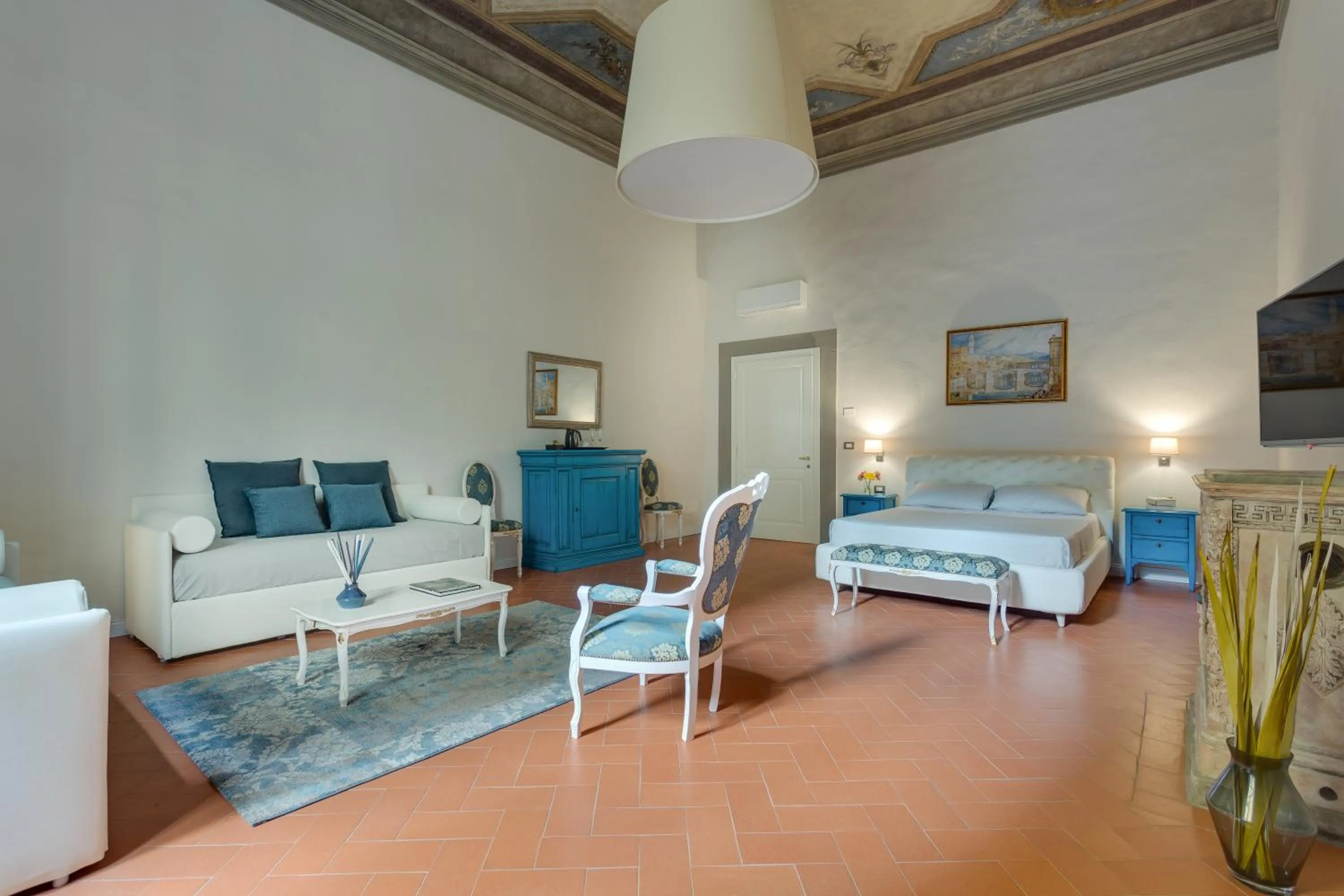 Photo of the whole room, Bed in Residenza D'Epoca Historia Luxury Boutique