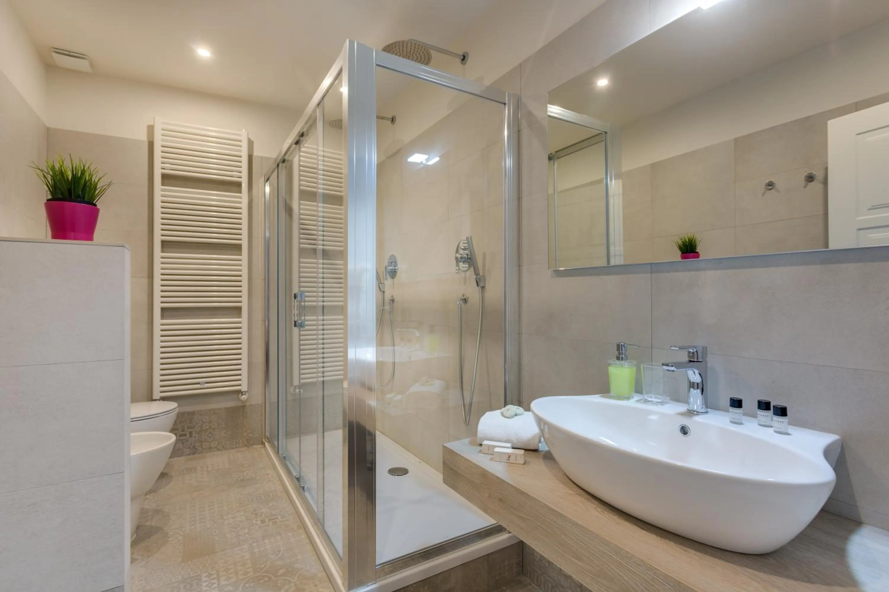 Shower in Residenza D'Epoca Historia Luxury Boutique