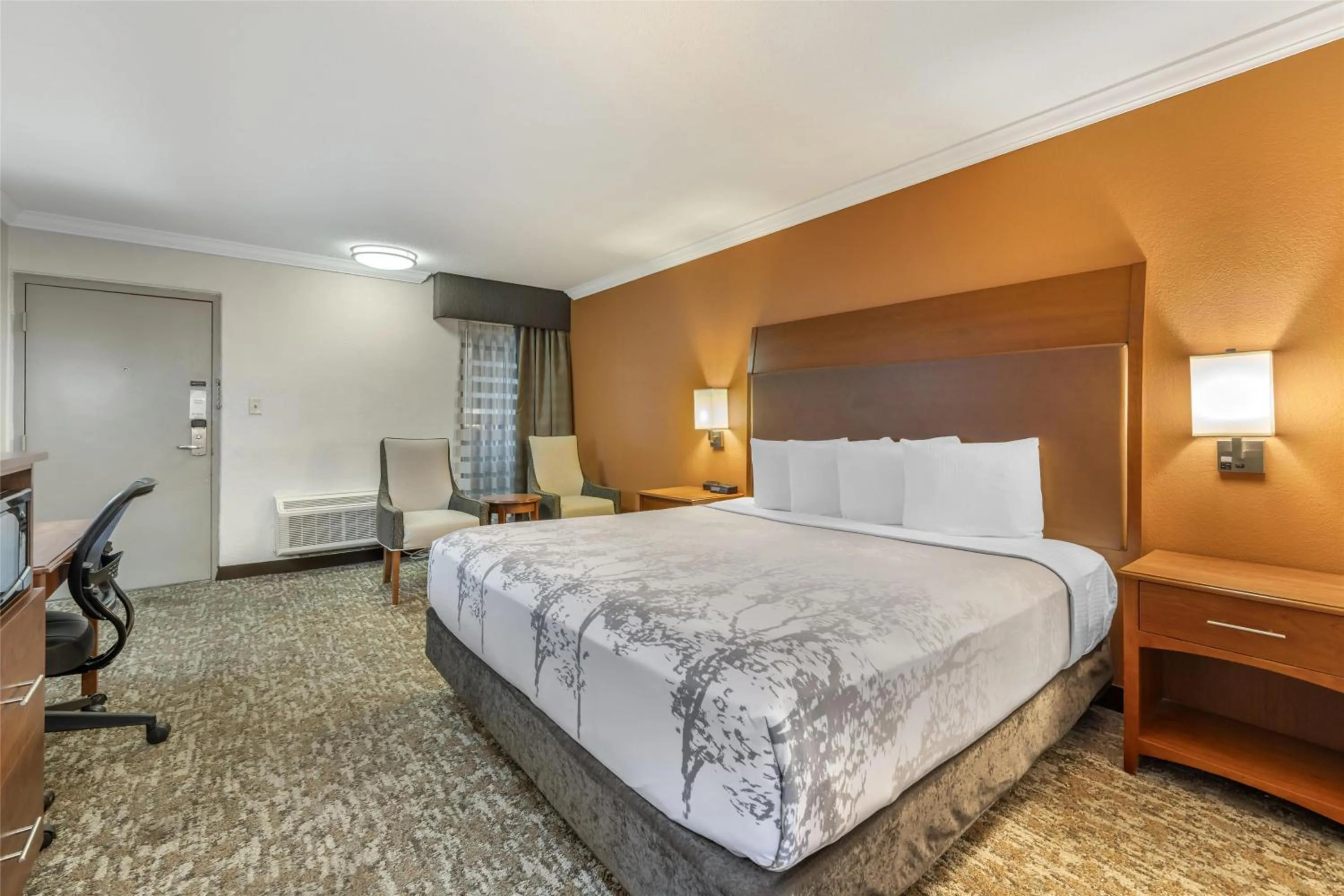 Bedroom, Bed in Best Western Angus Inn