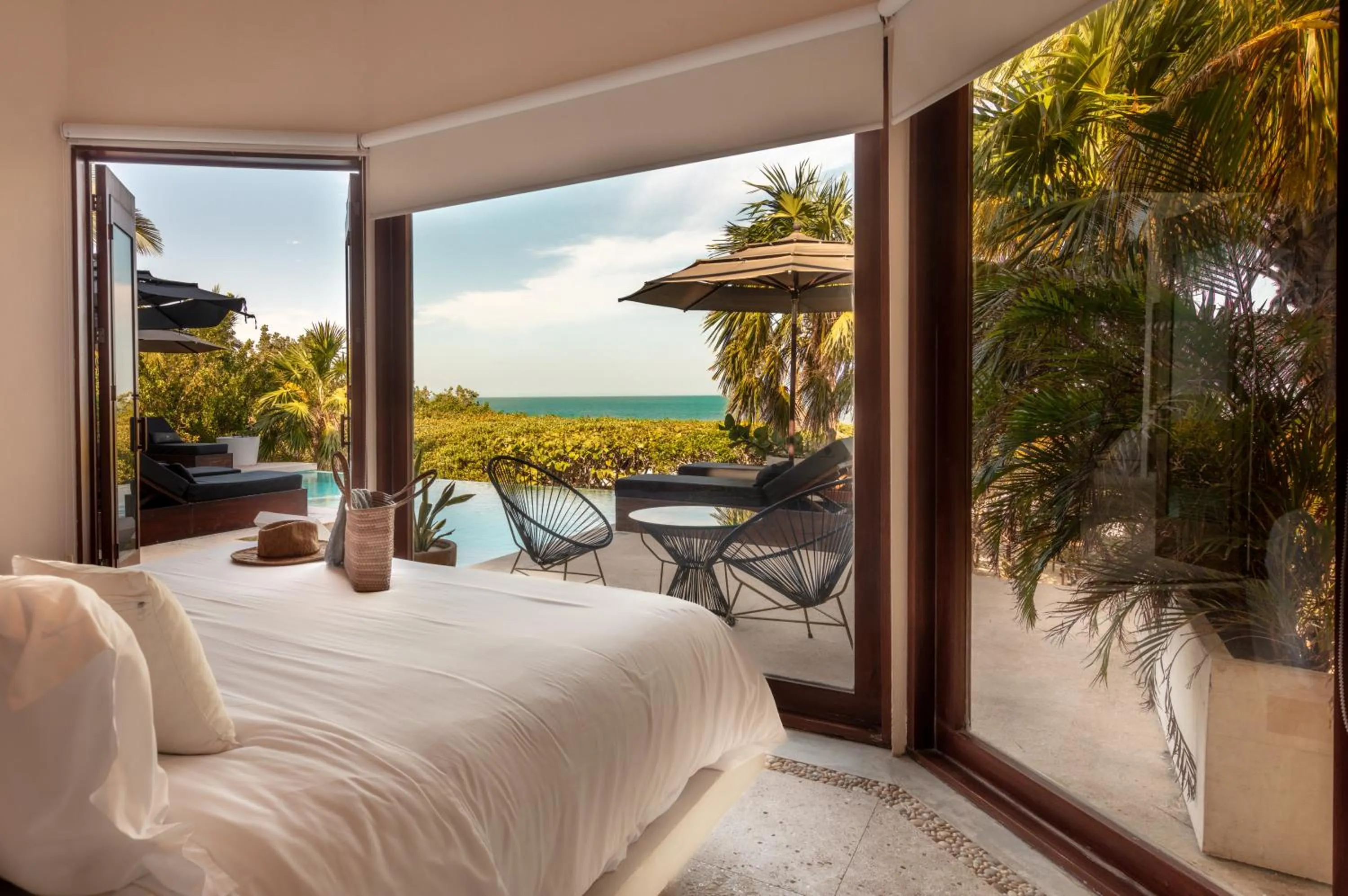 Shower, Bed in Casa Punta Coco & Beach Club