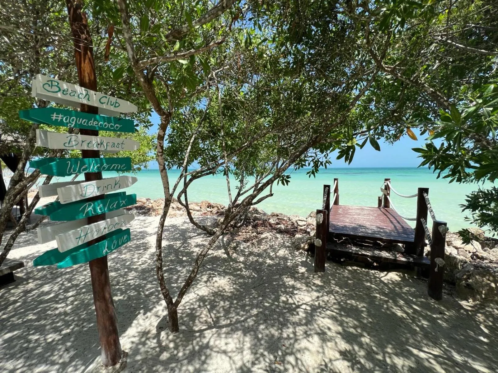 Restaurant/places to eat in Casa Punta Coco & Beach Club