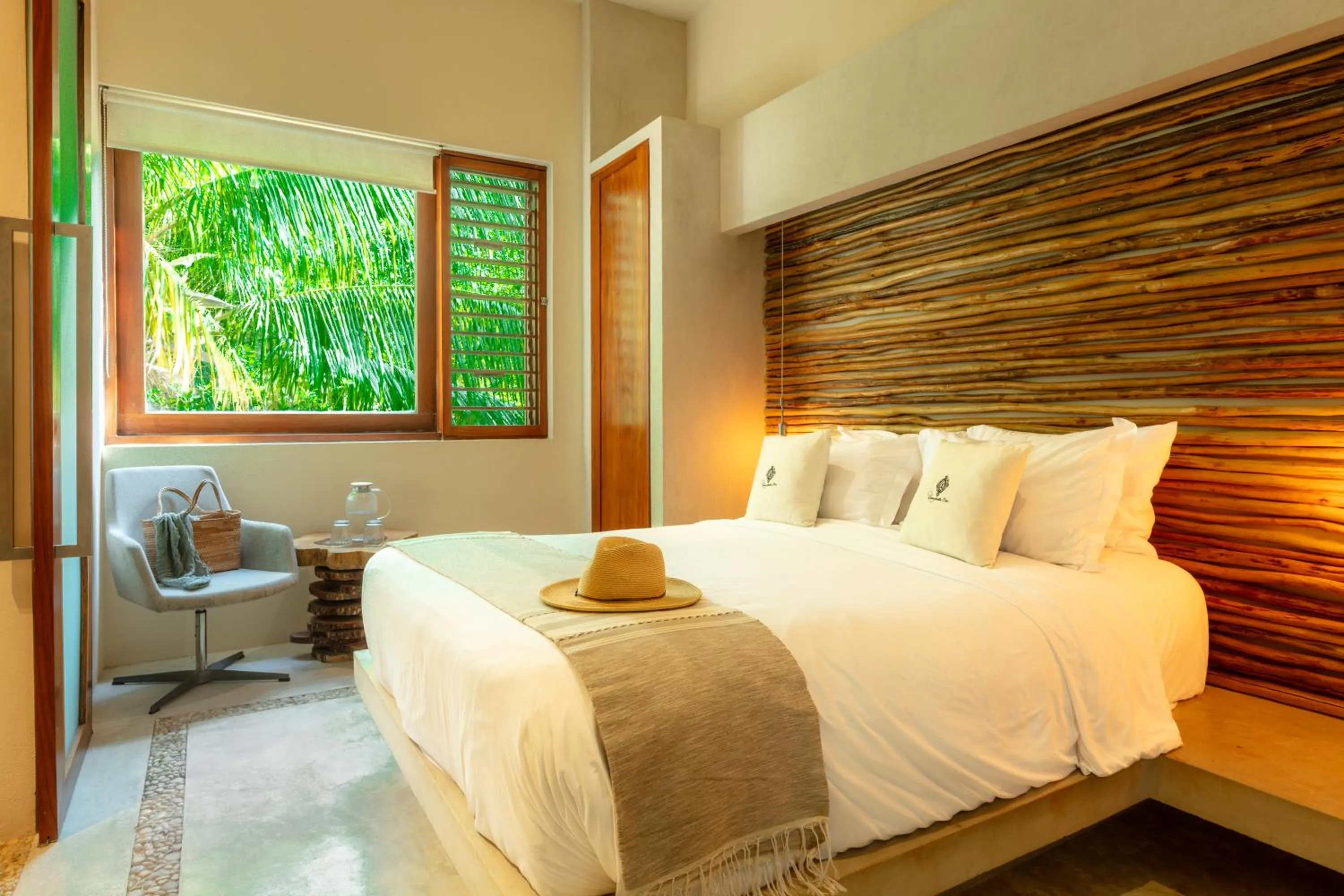 Restaurant/places to eat, Bed in Casa Punta Coco & Beach Club