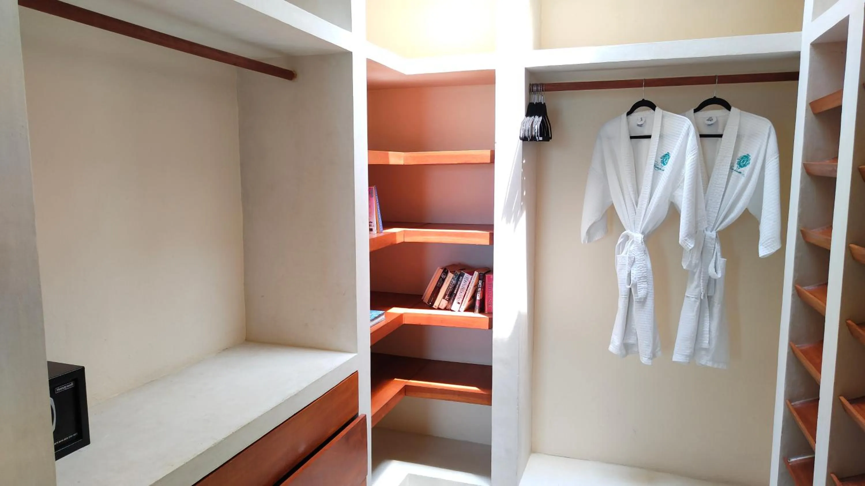 Photo of the whole room in Casa Punta Coco & Beach Club