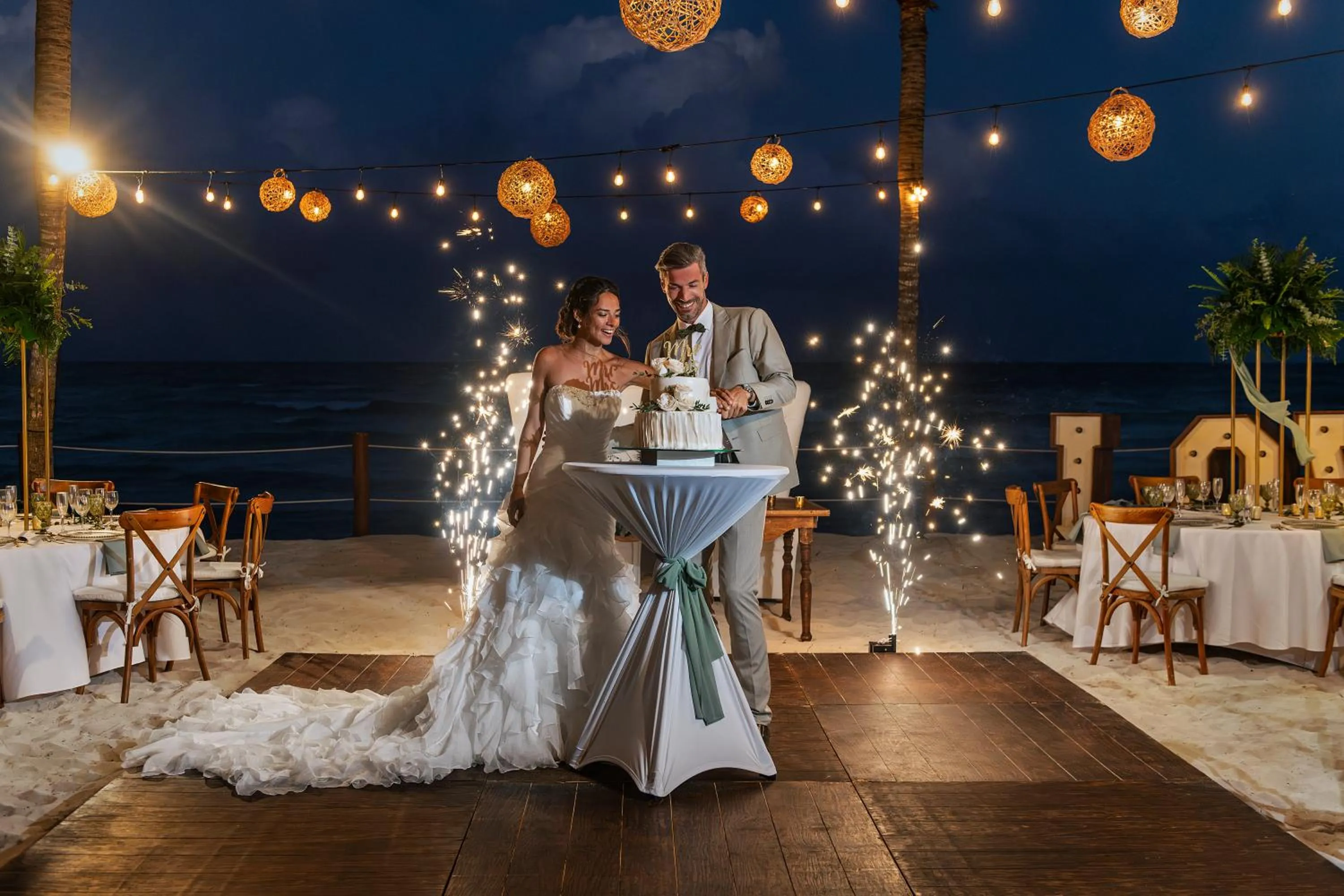 People in El Beso Adults Only at Ocean Riviera Paradise All Inclusive