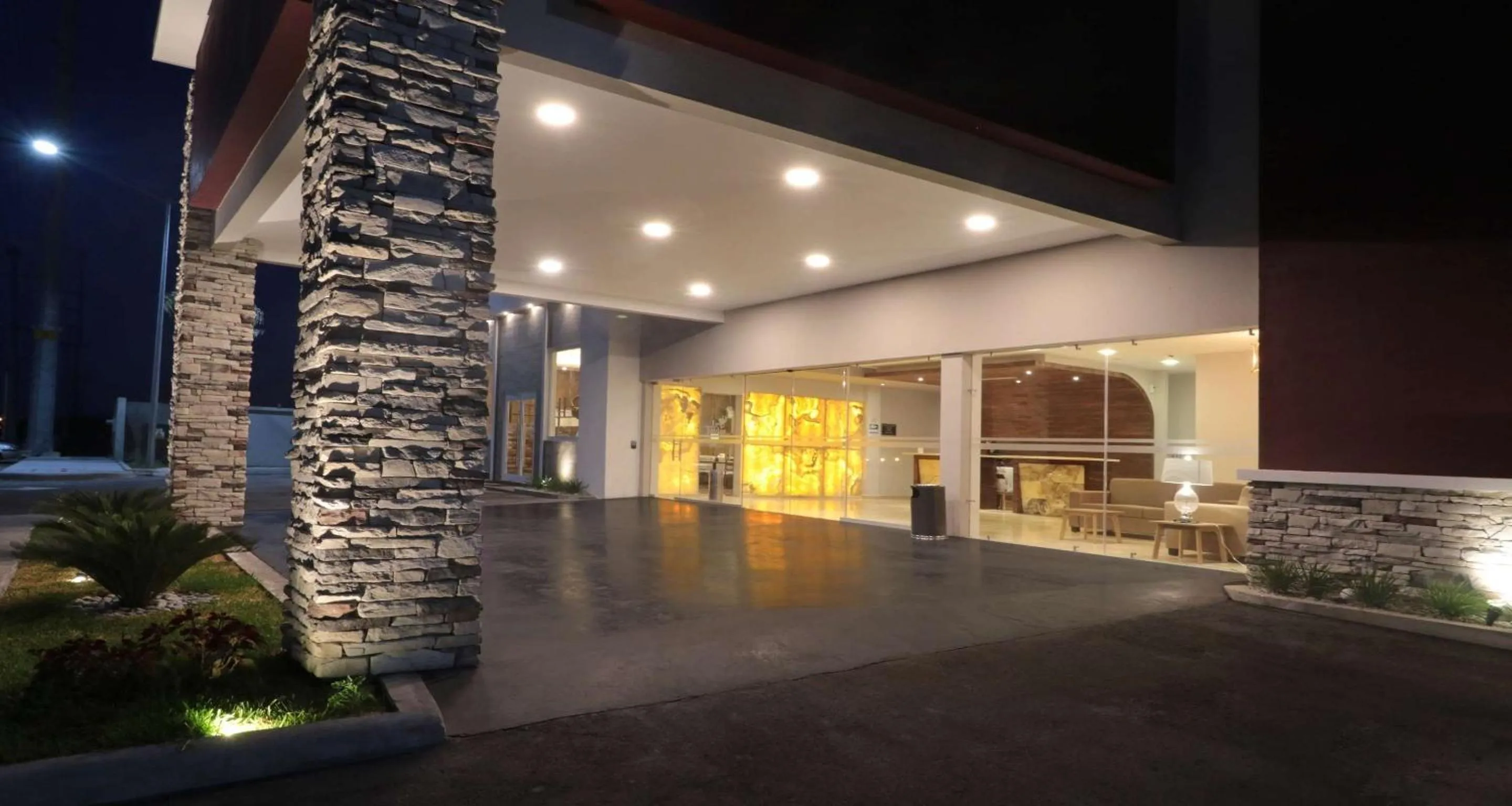 Property building in Bluu Hotel Aeropuerto Monclova-Frontera