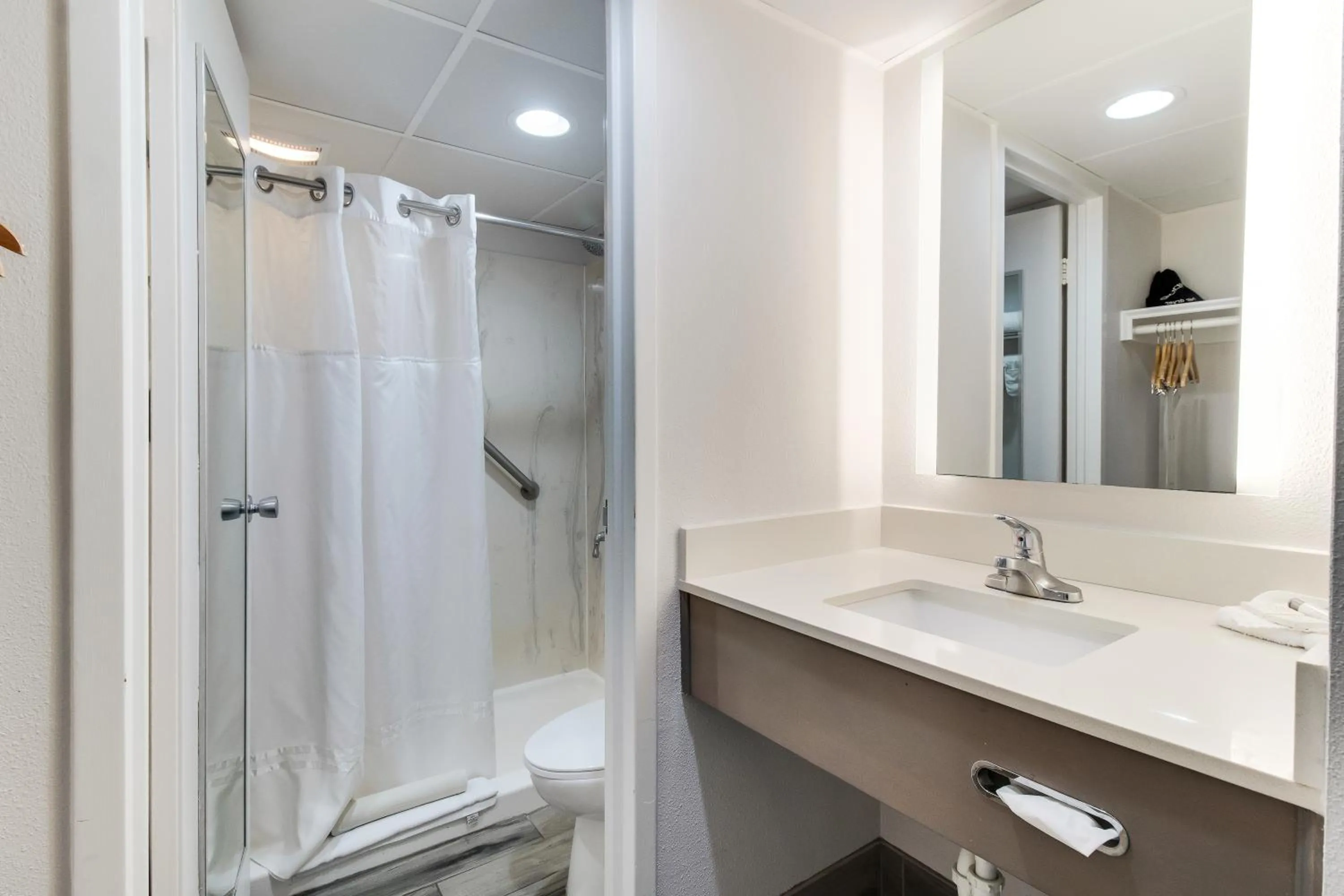 Shower in Crystal Coast Oceanfront Hotel