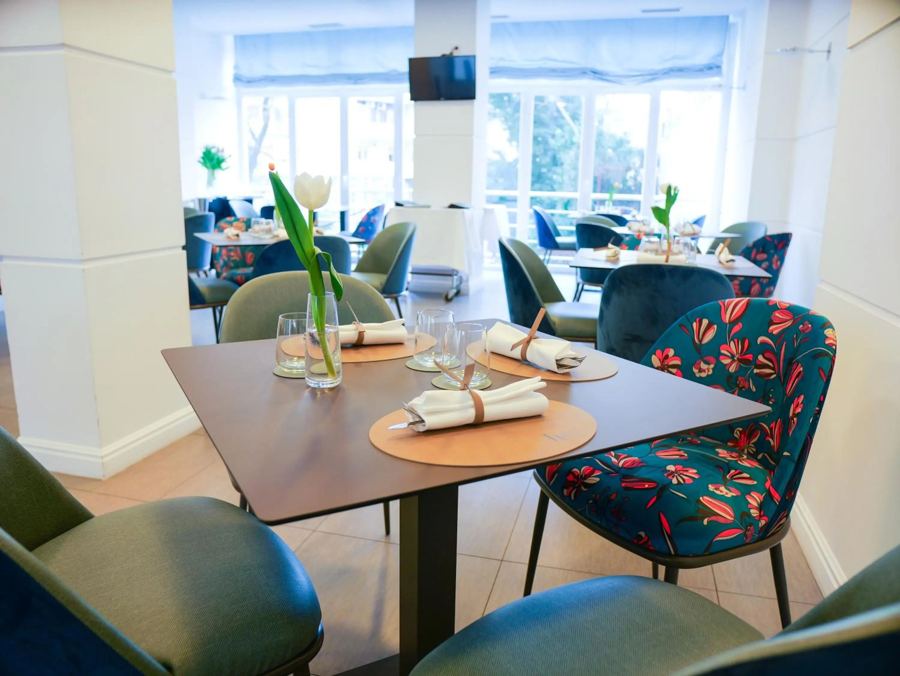 Restaurant/places to eat in Hotel Palace