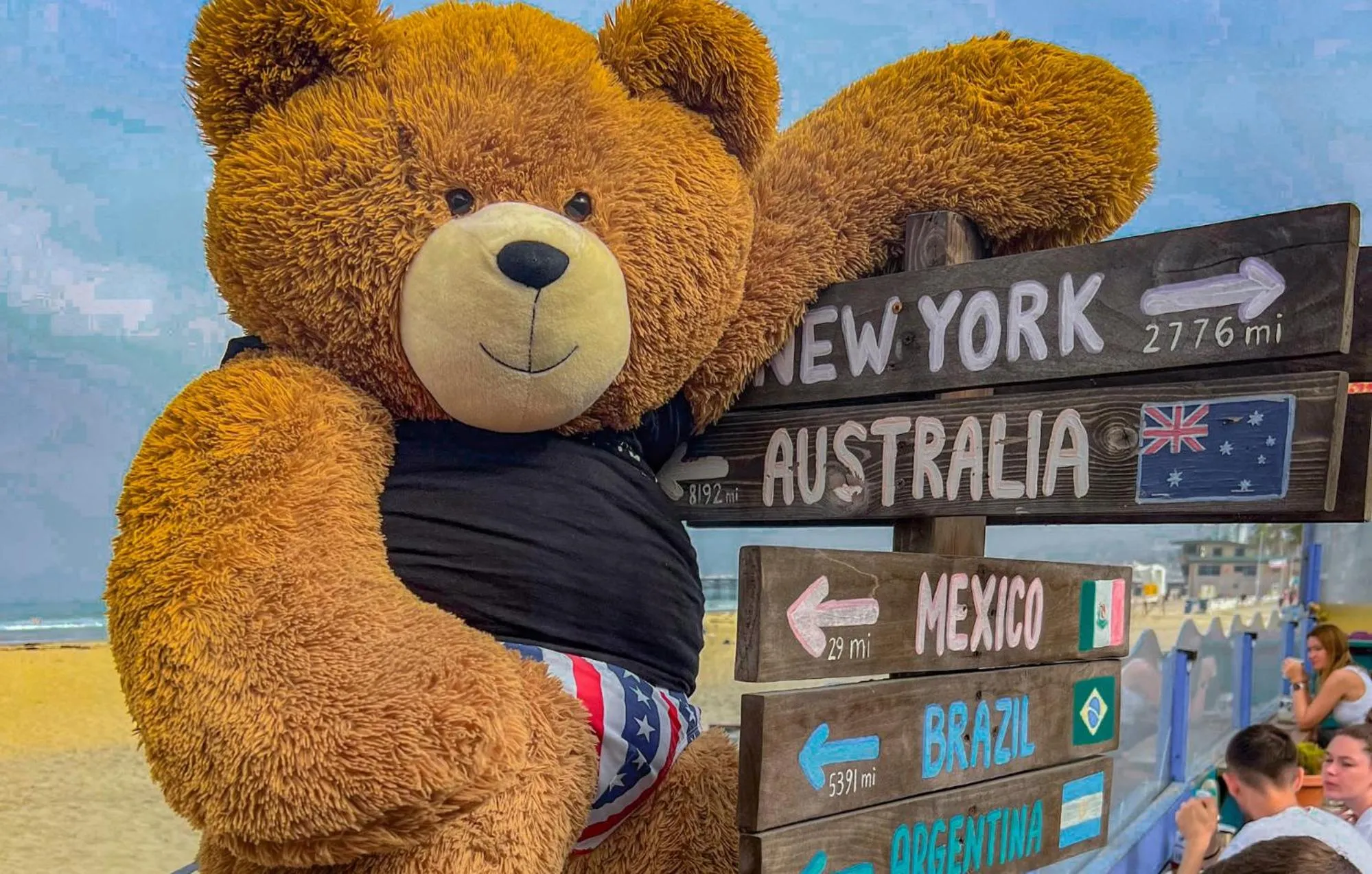 Patio in ITH San Diego Beach Bungalow Surf Hostel
