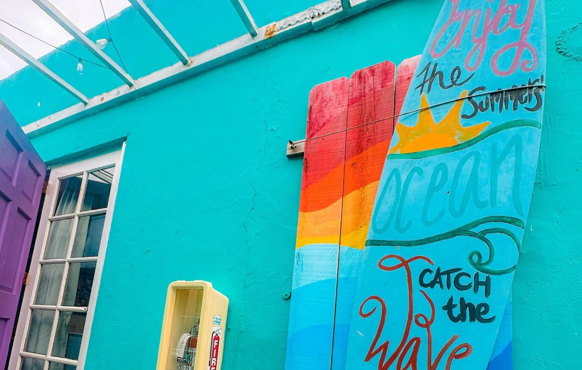 Property building in ITH San Diego Beach Bungalow Surf Hostel