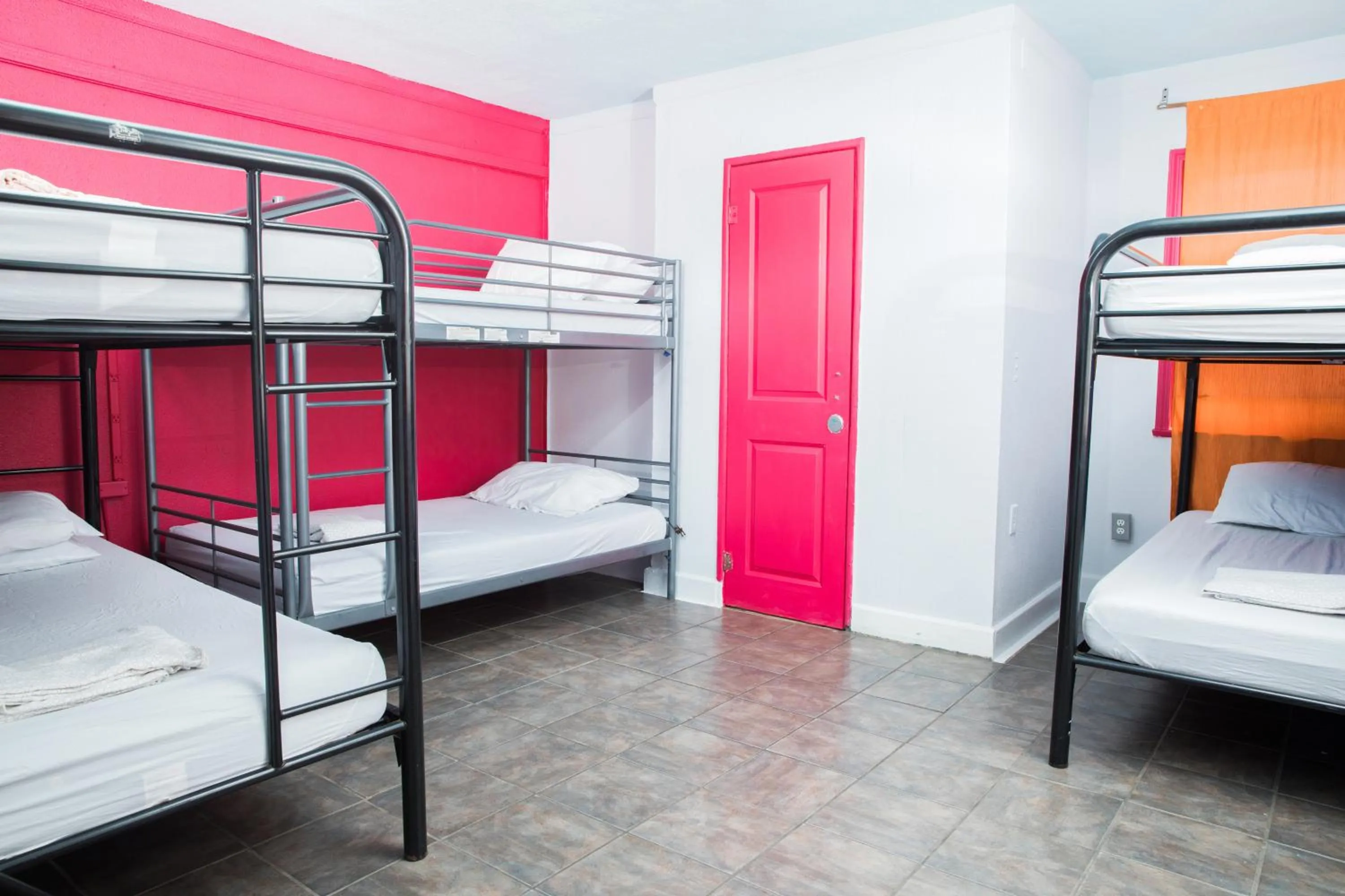 bunk bed, Bed in ITH San Diego Beach Bungalow Surf Hostel