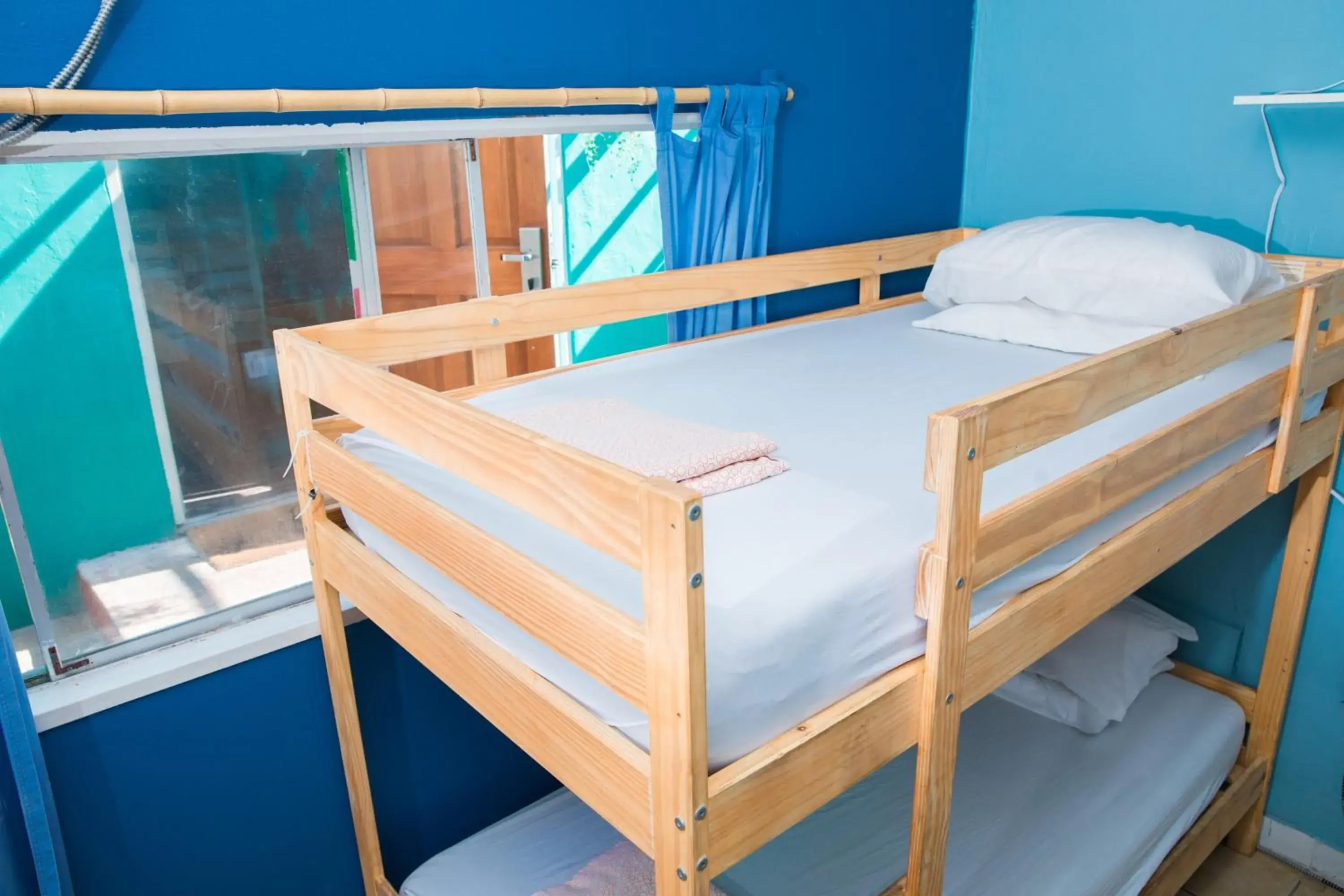 Bed in 8-Bed Female Dormitory Room in ITH San Diego Beach Bungalow Surf Hostel Bed in 8-Bed Female Dormitory Room in ITH San Diego Beach Bungalow Surf Hostel
