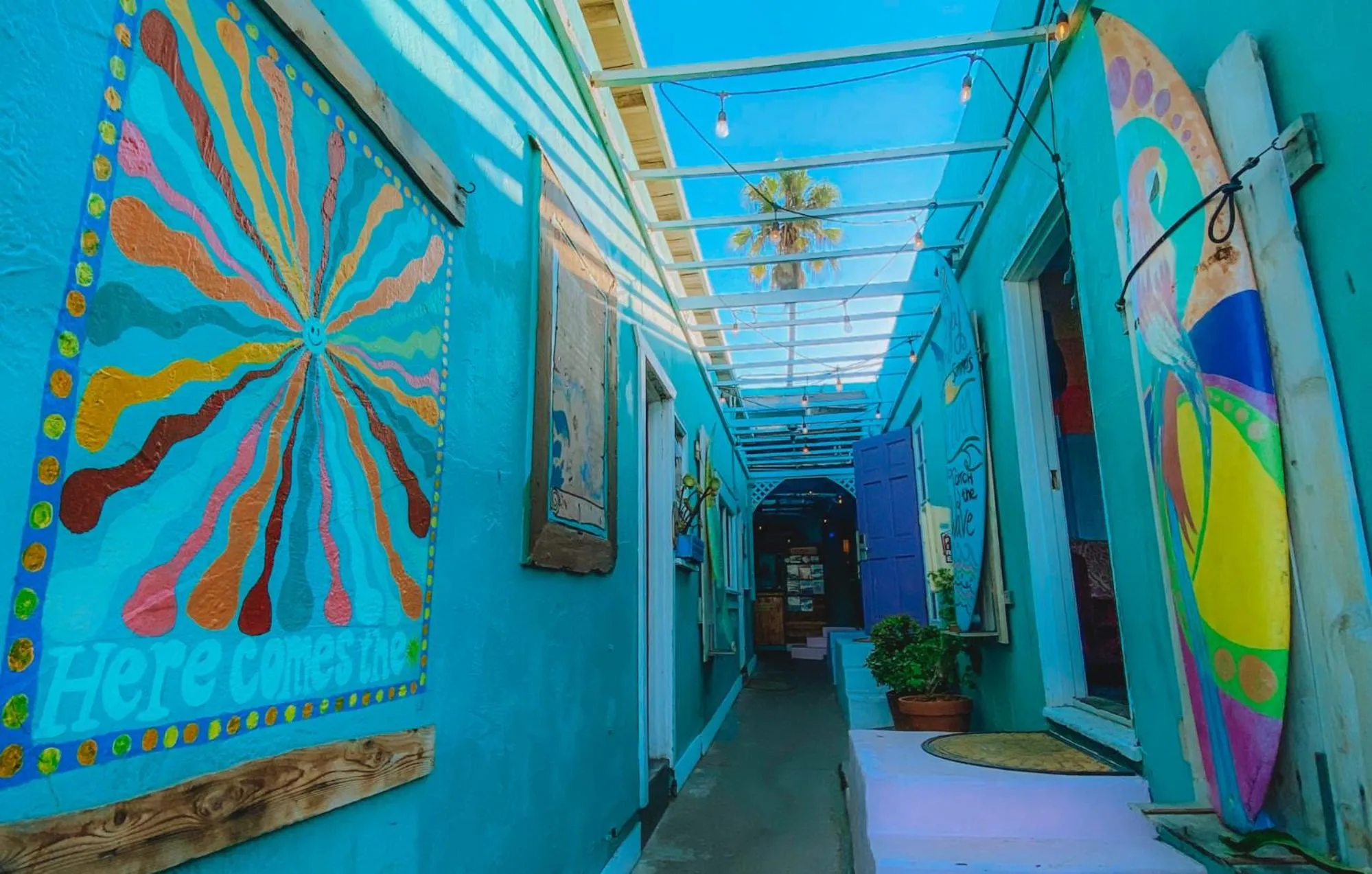 Property building in ITH San Diego Beach Bungalow Surf Hostel