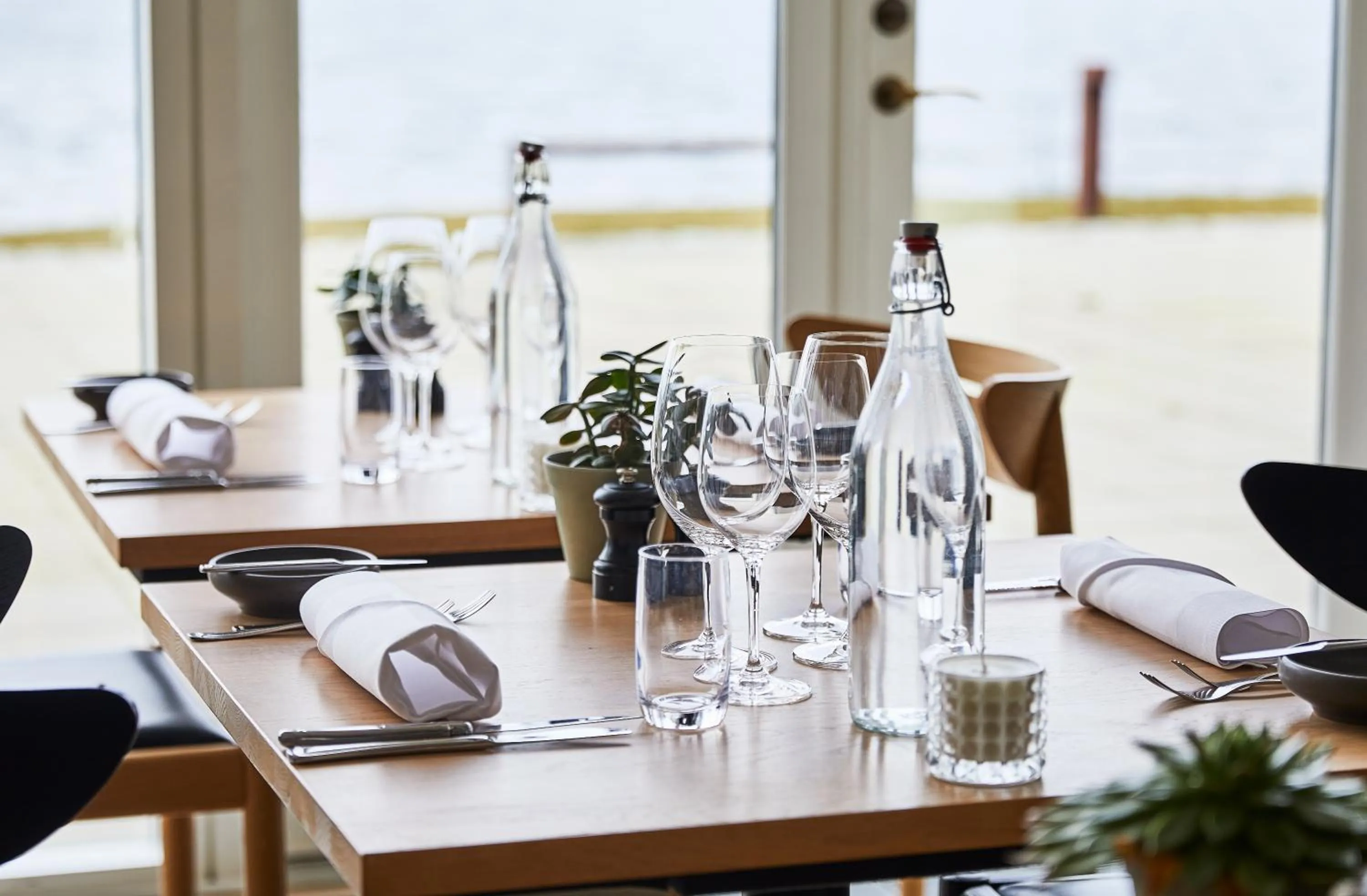 Restaurant/places to eat in Sixtus Sinatur Hotel & Konference