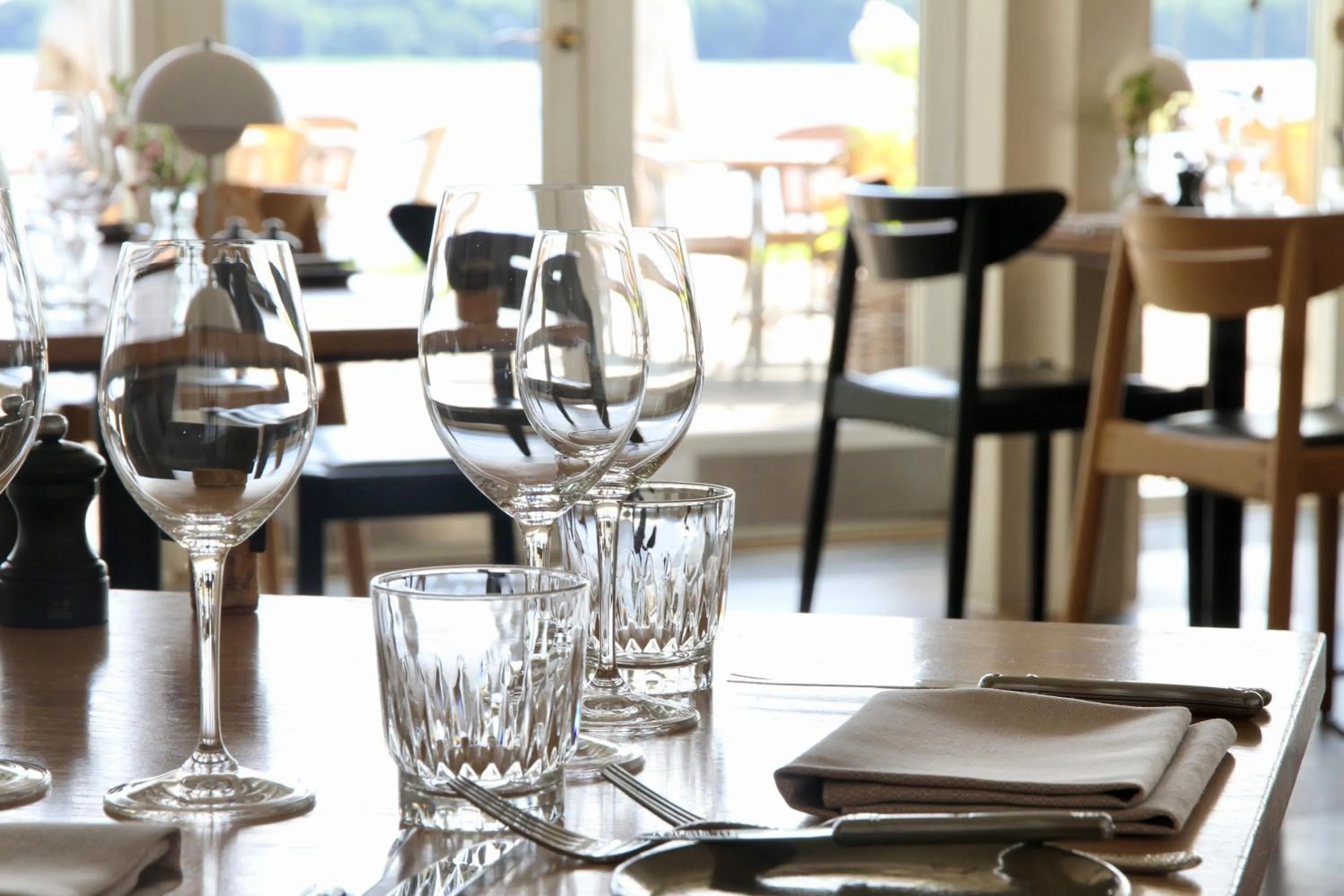 Restaurant/places to eat in Sixtus Sinatur Hotel & Konference