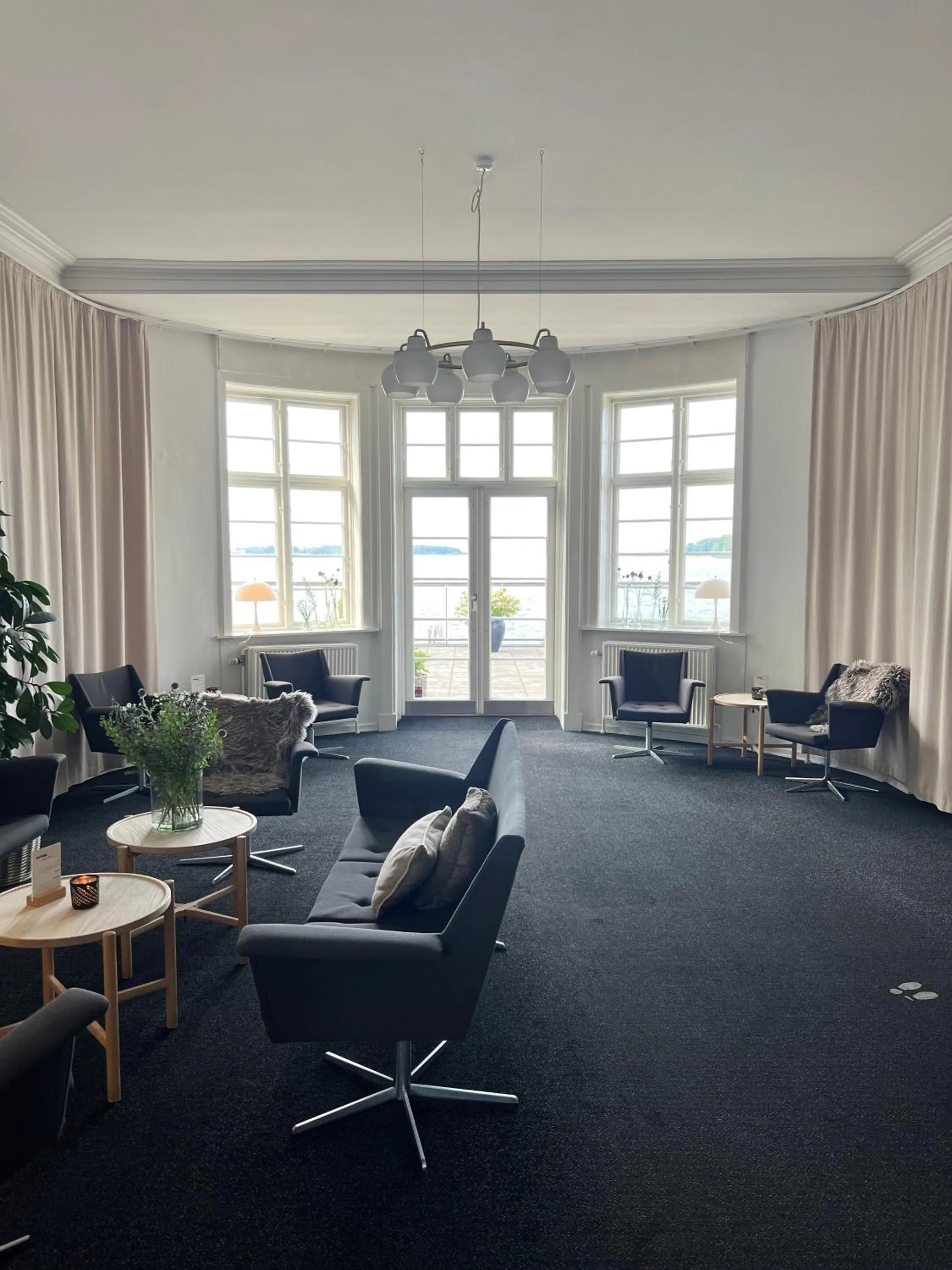 Living room in Sixtus Sinatur Hotel & Konference