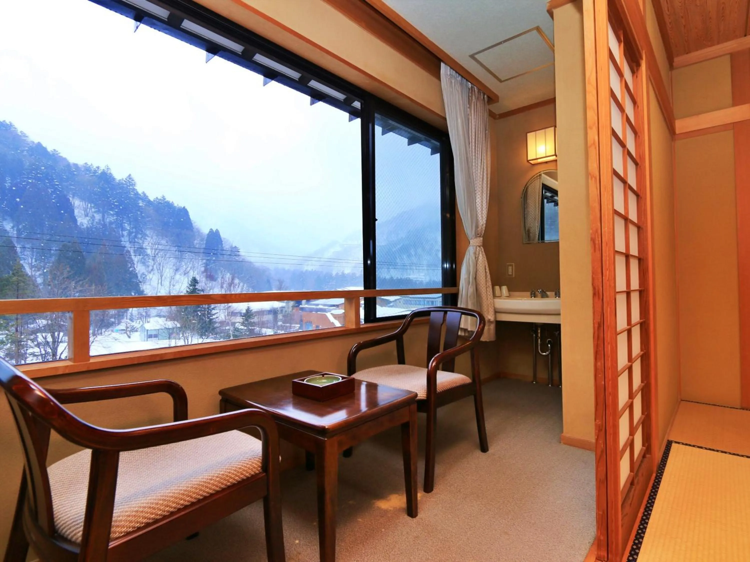 Photo of the whole room in Yunohirakan