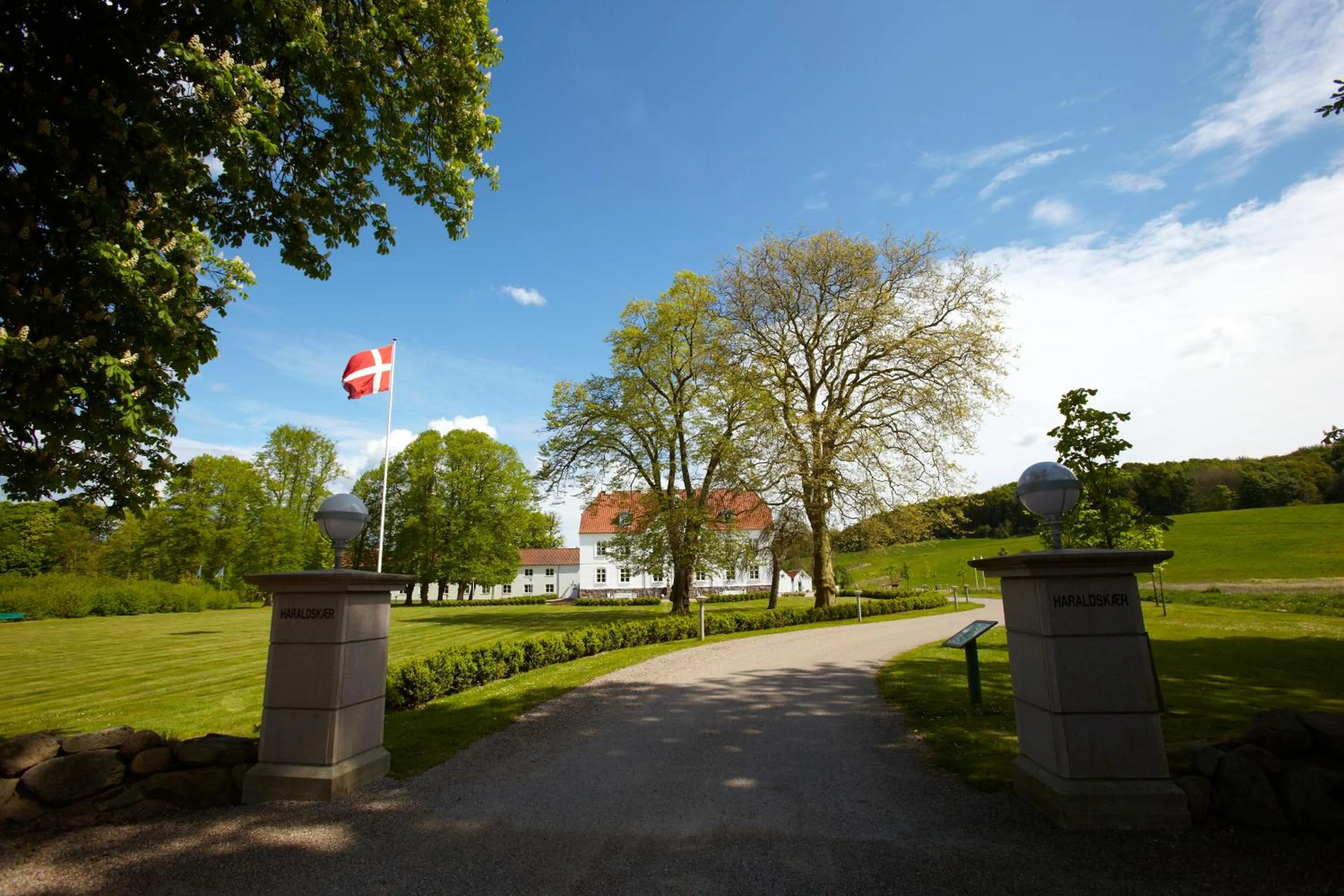 Facade/entrance in Haraldskær Sinatur Hotel & Konference