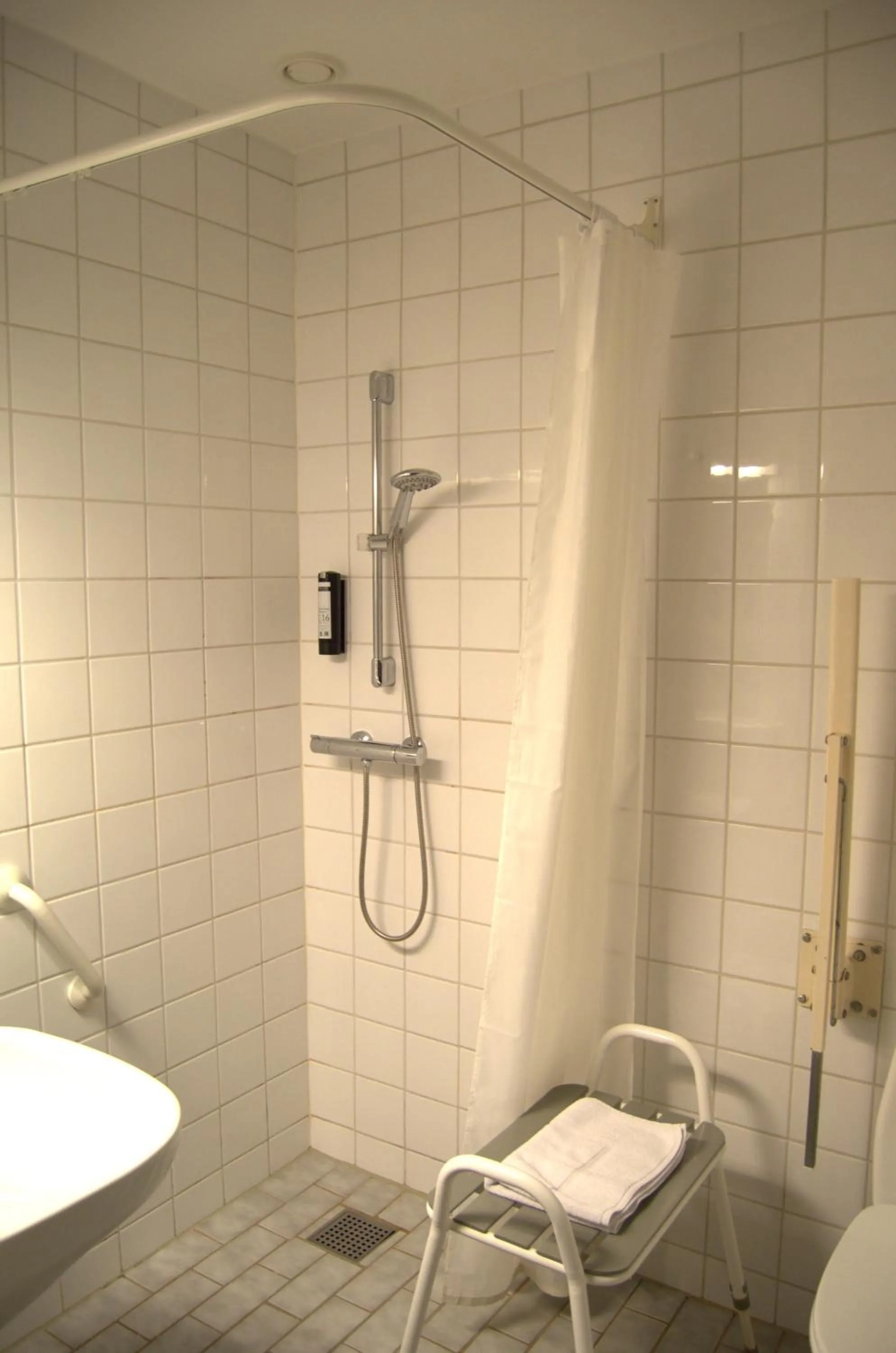 Bathroom in Kysthotellet