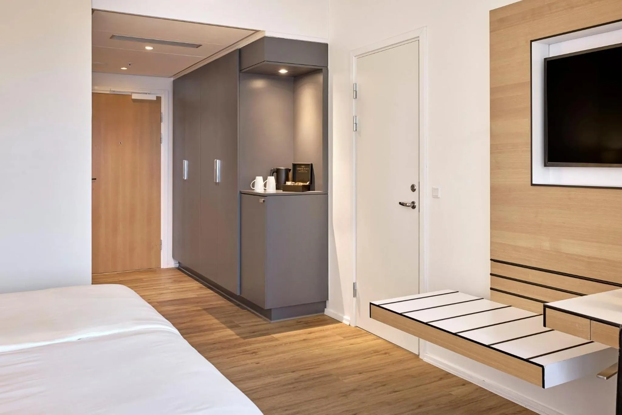 Photo of the whole room, Bed in Crowne Plaza Copenhagen Towers by IHG