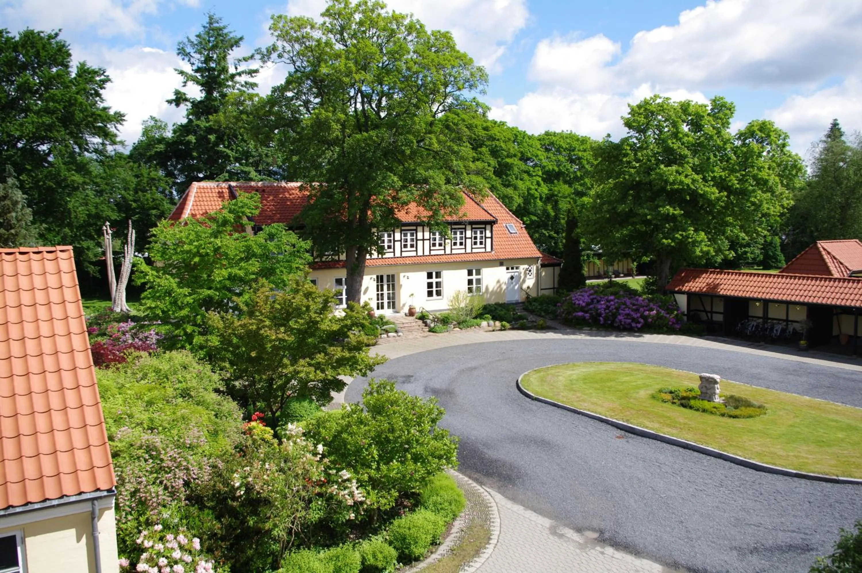 Facade/entrance in Gl Skovridergaard