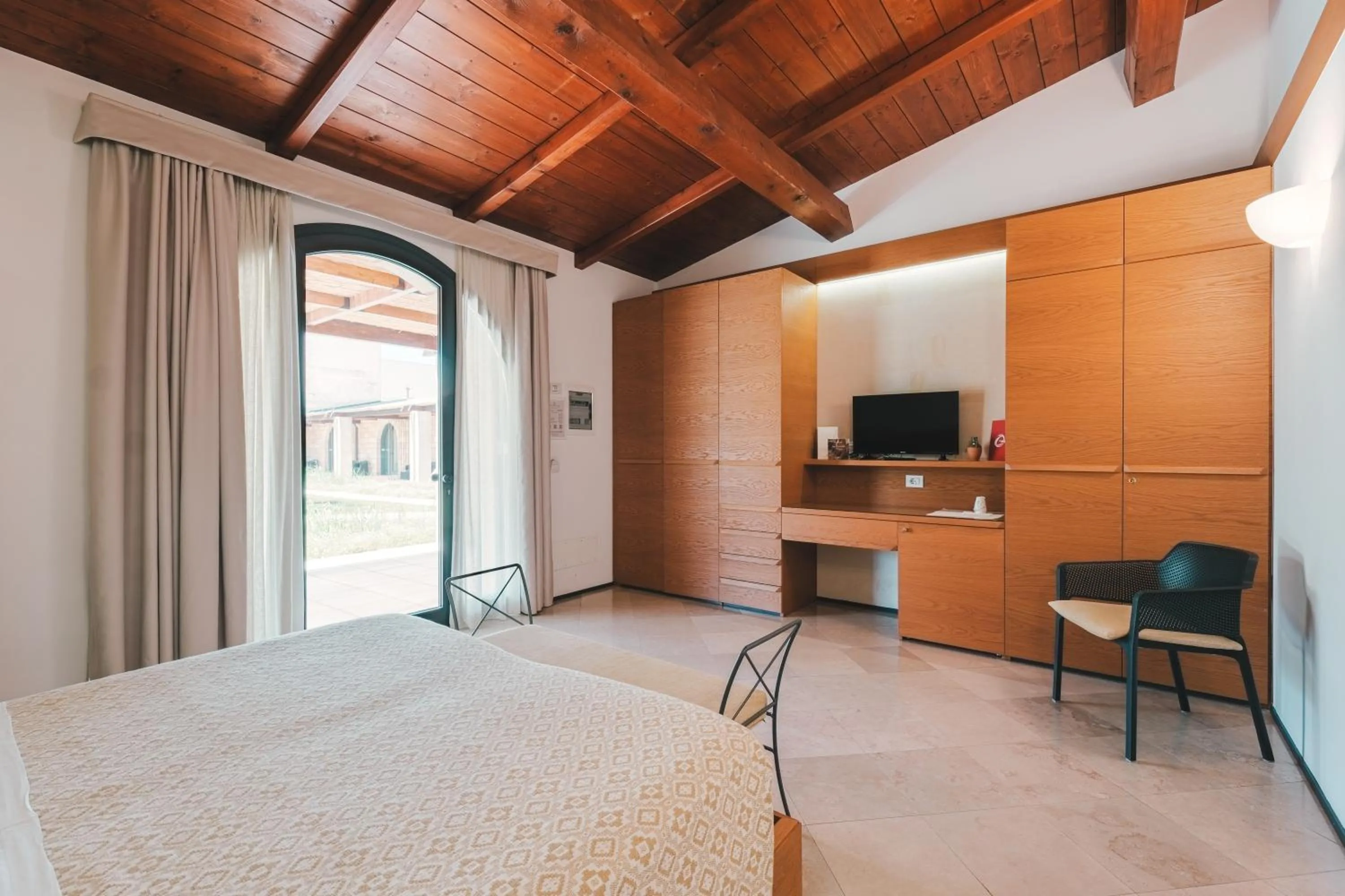 Patio, Bed in Masseria Stali, The Originals Relais