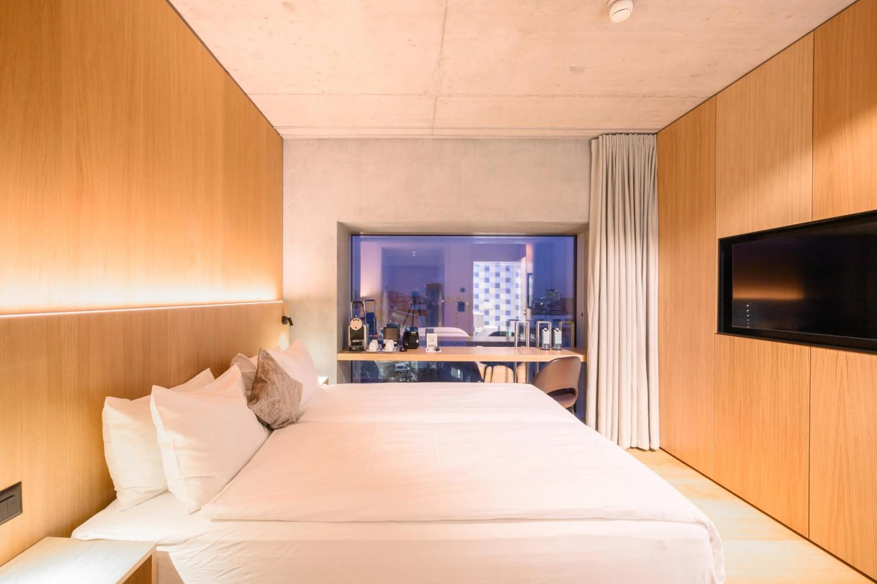 TV and multimedia, Bed in Placid Hotel Design & Lifestyle Zurich