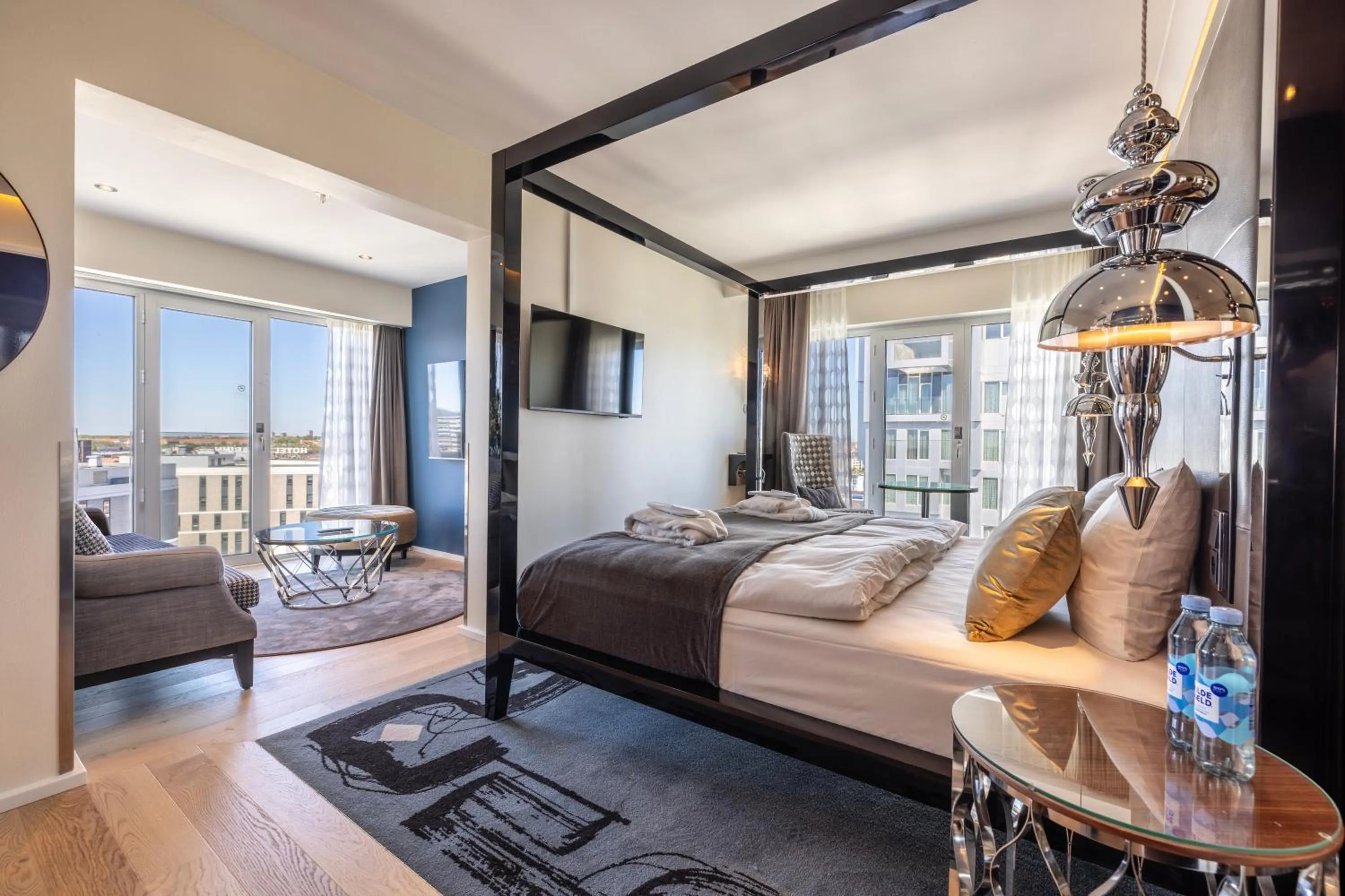 Photo of the whole room, Bed in Tivoli Hotel