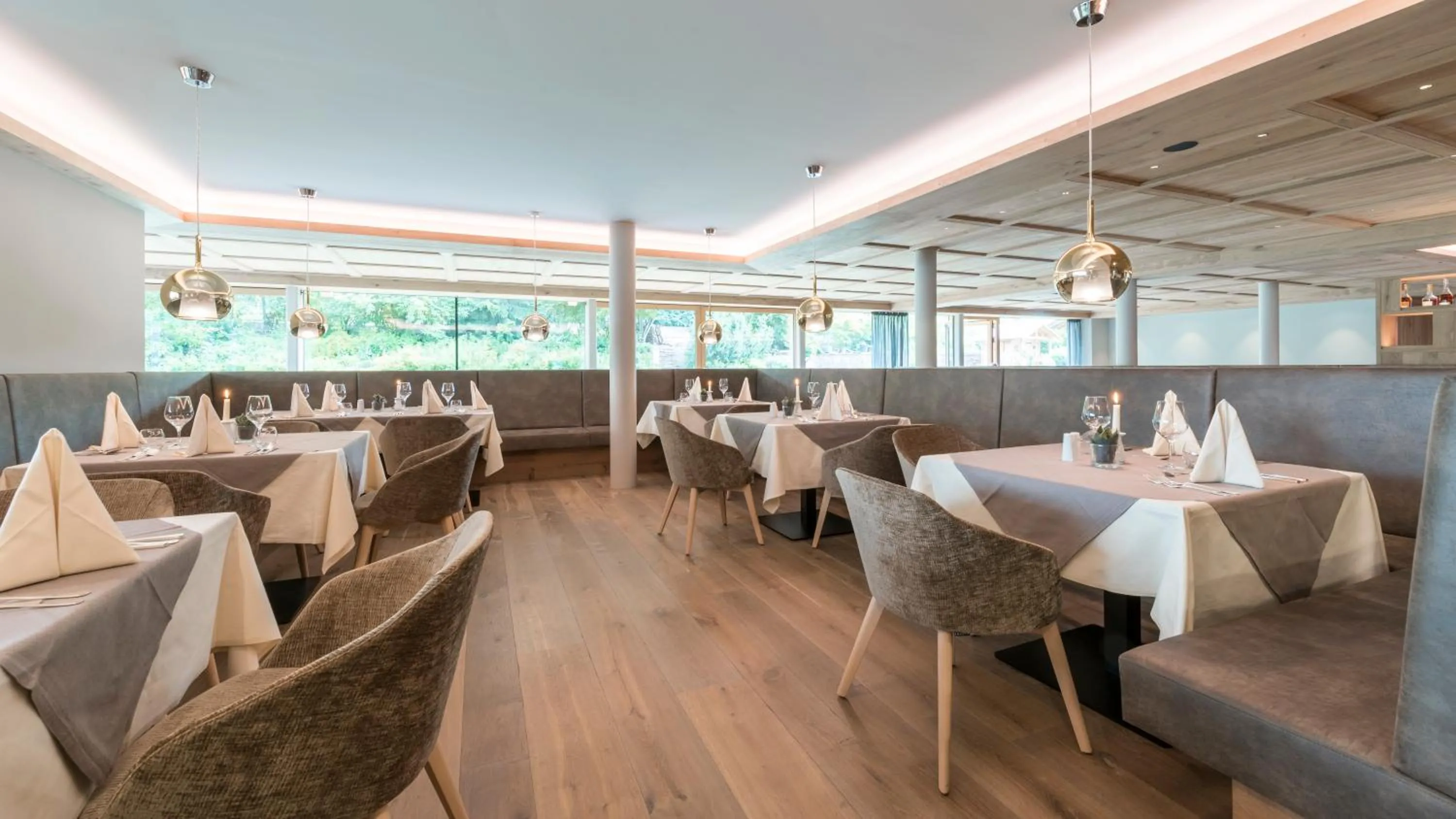 Restaurant/places to eat in Hotel Madonna