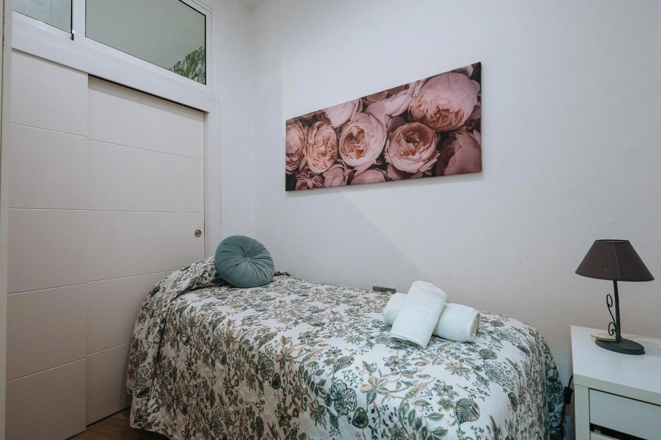 Bed in Divi Apartments Martínez Montañes