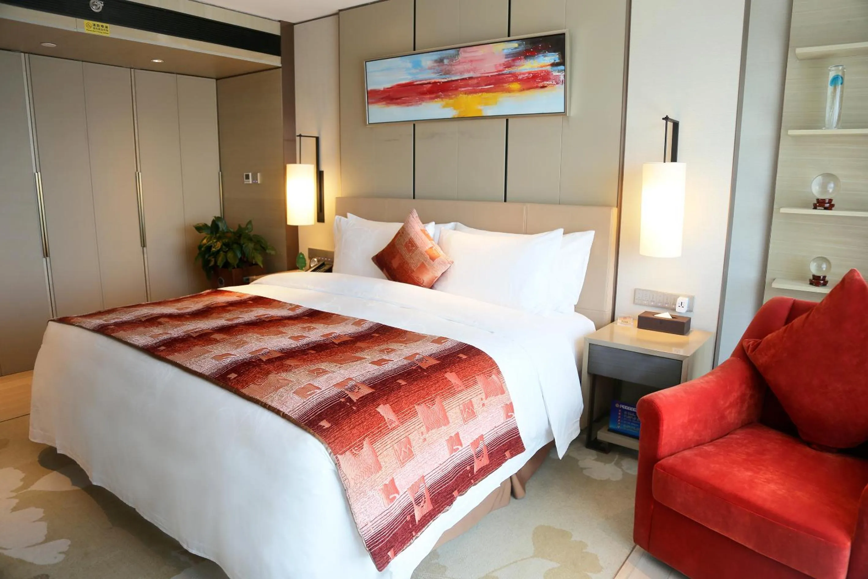 Bed in Grand Metropark Hotel Beijing