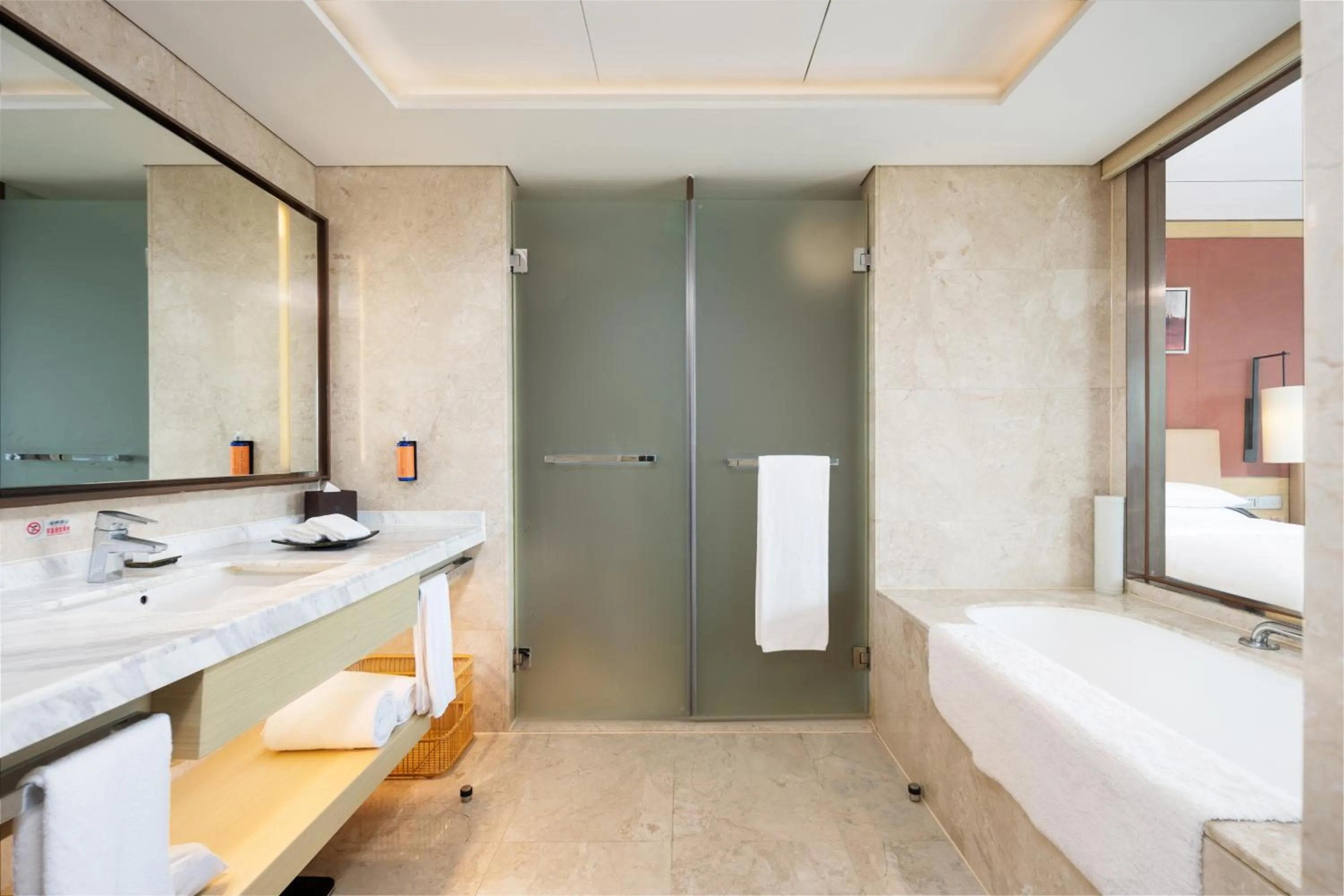 Bed in Grand Metropark Hotel Beijing