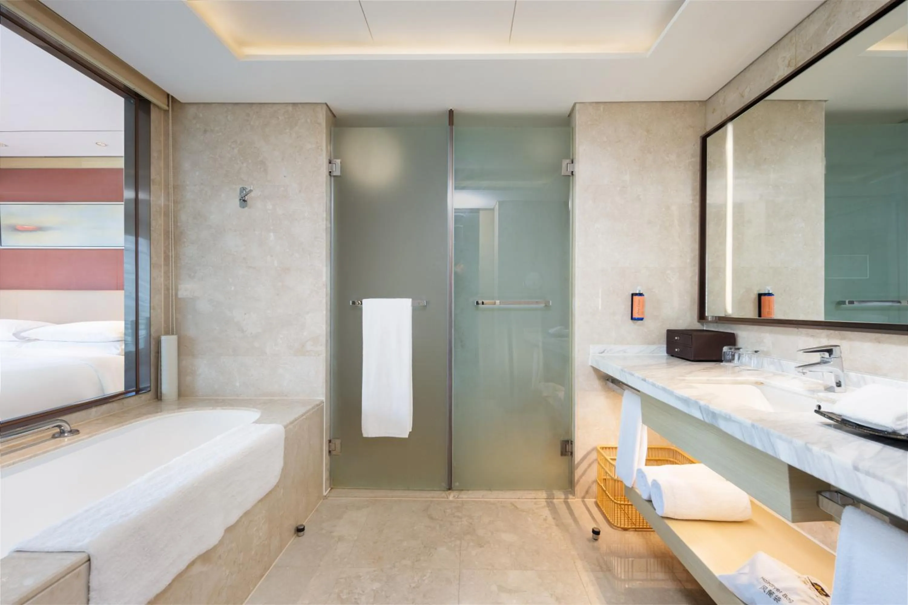 Bed in Grand Metropark Hotel Beijing