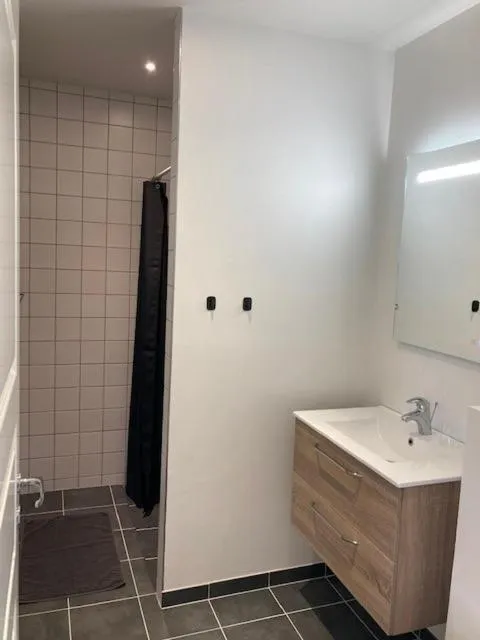 Bathroom in Dalby Hotel