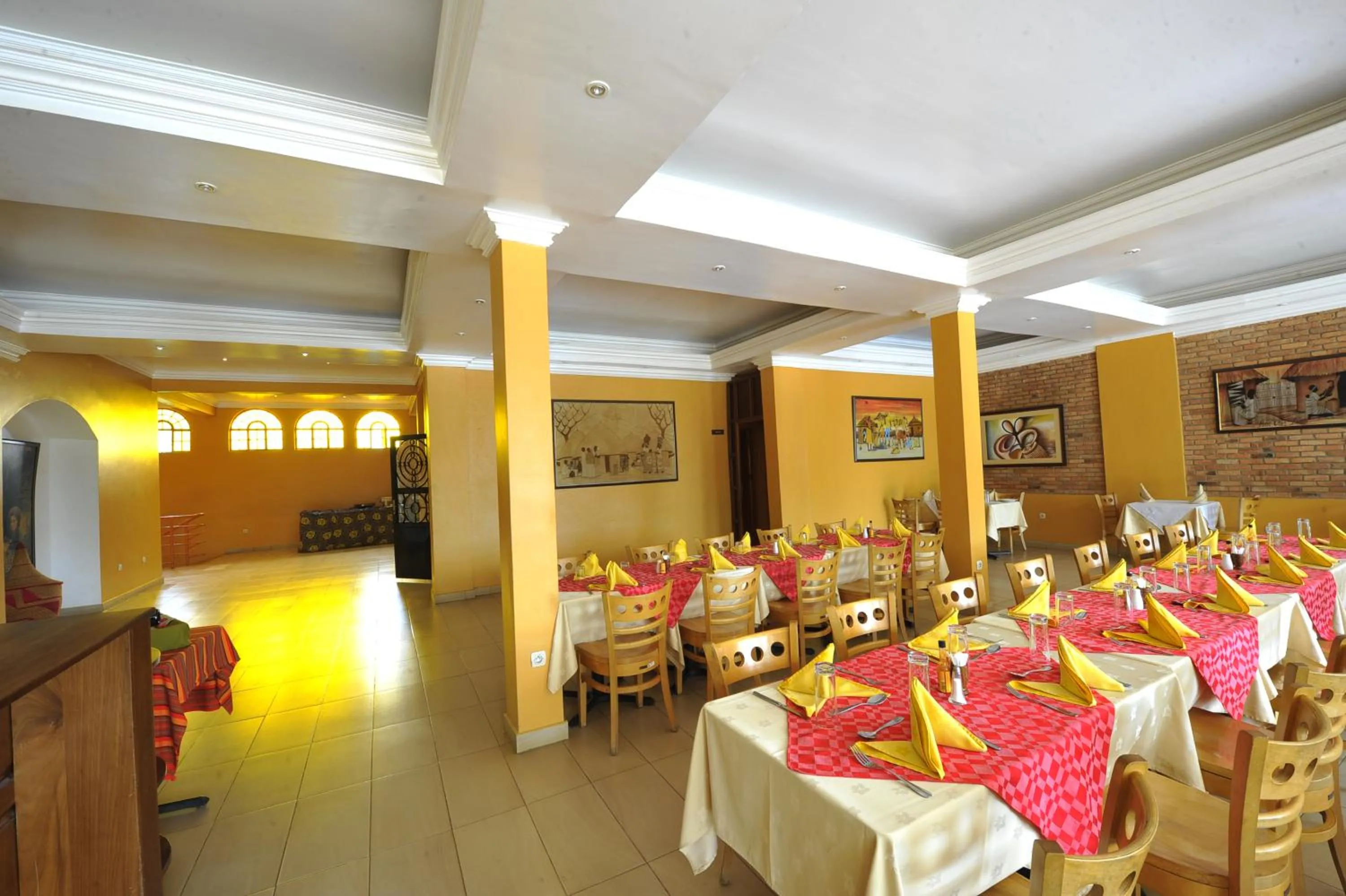 Restaurant/places to eat in Hotel Chez Lando