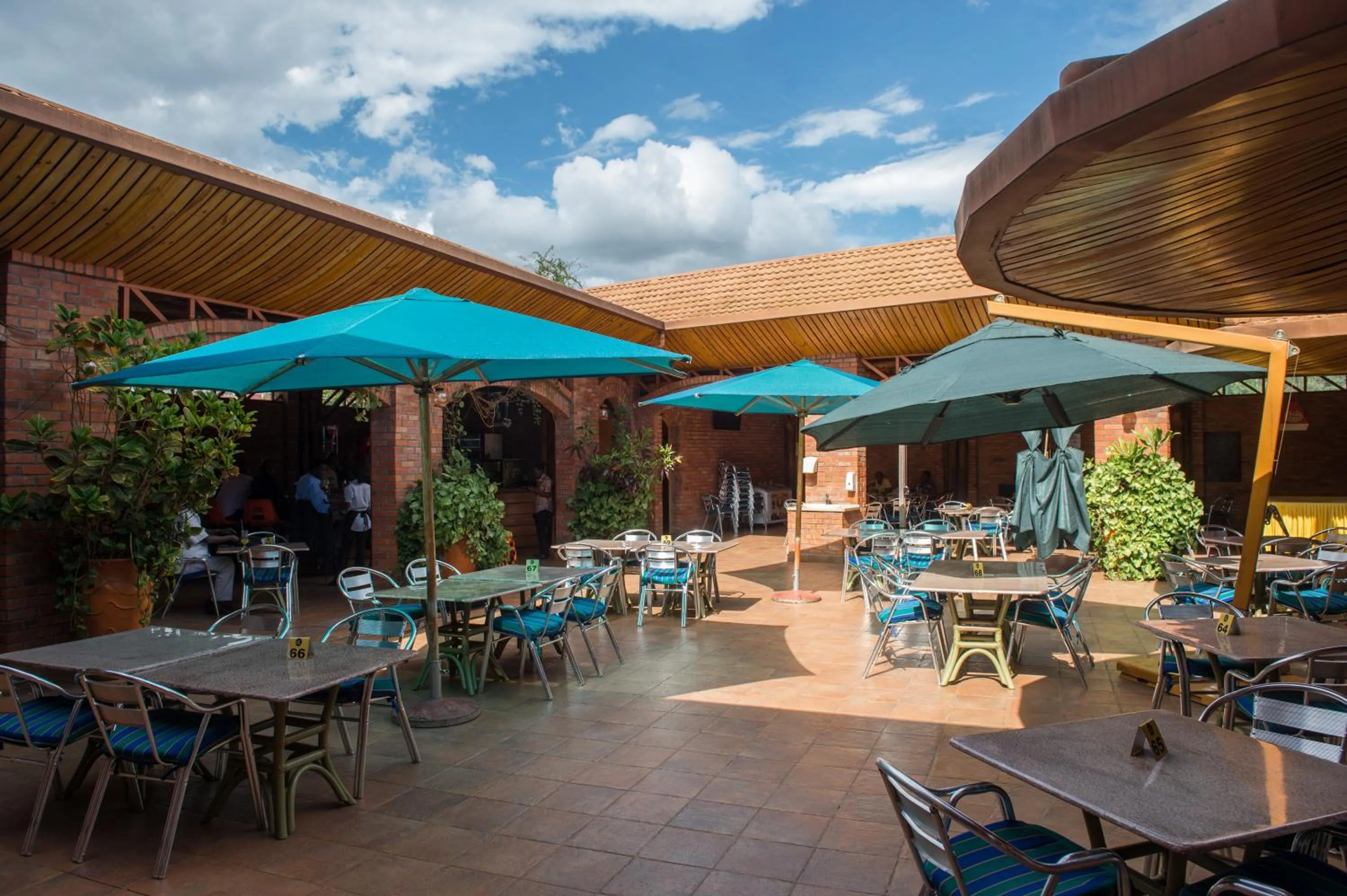 Restaurant/places to eat in Hotel Chez Lando