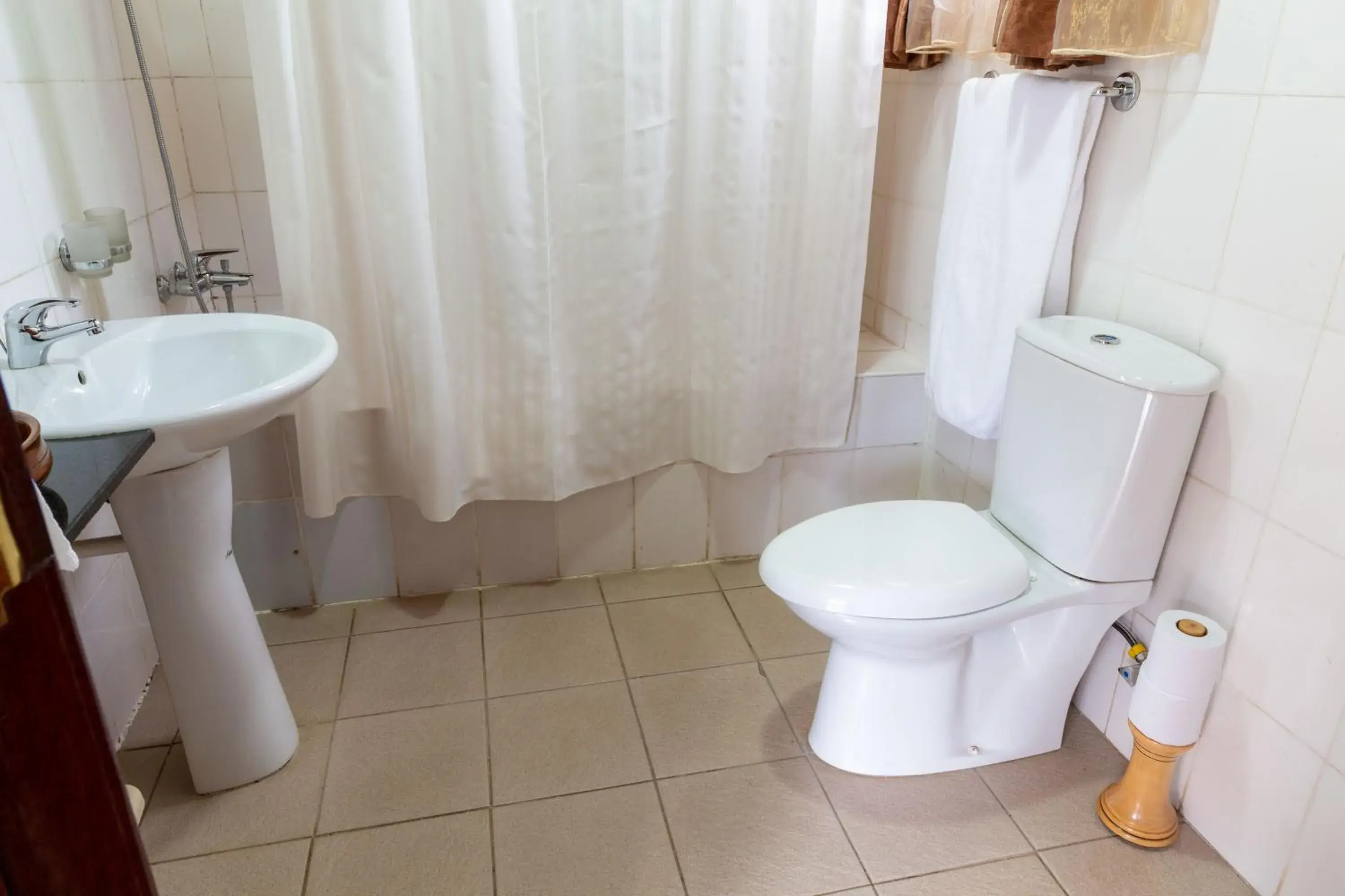 Economy Double Room in Hotel Chez Lando Economy Double Room in Hotel Chez Lando