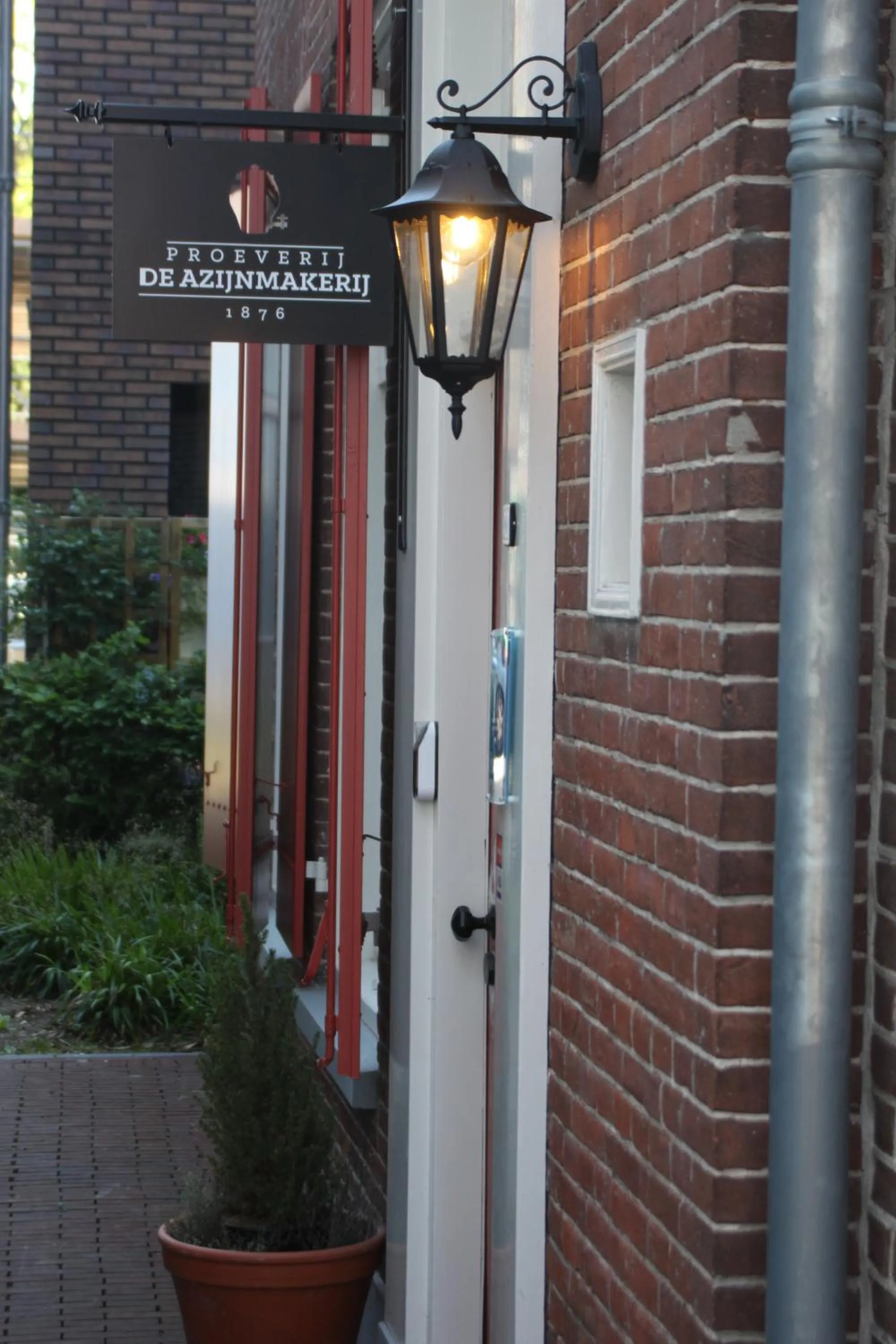 Facade/entrance in Proeverij de Azijnmakerij