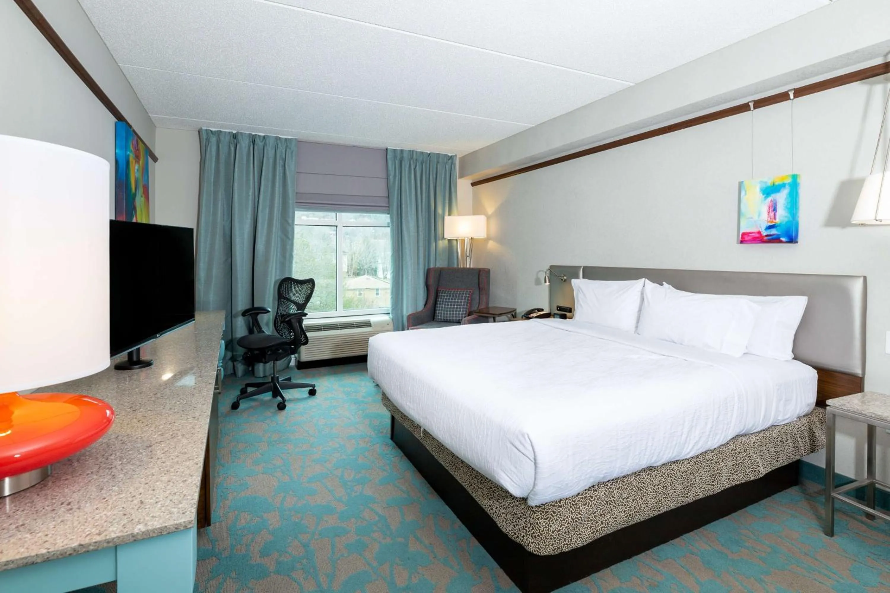 Bedroom, Bed in Hilton Garden Inn Asheville Downtown