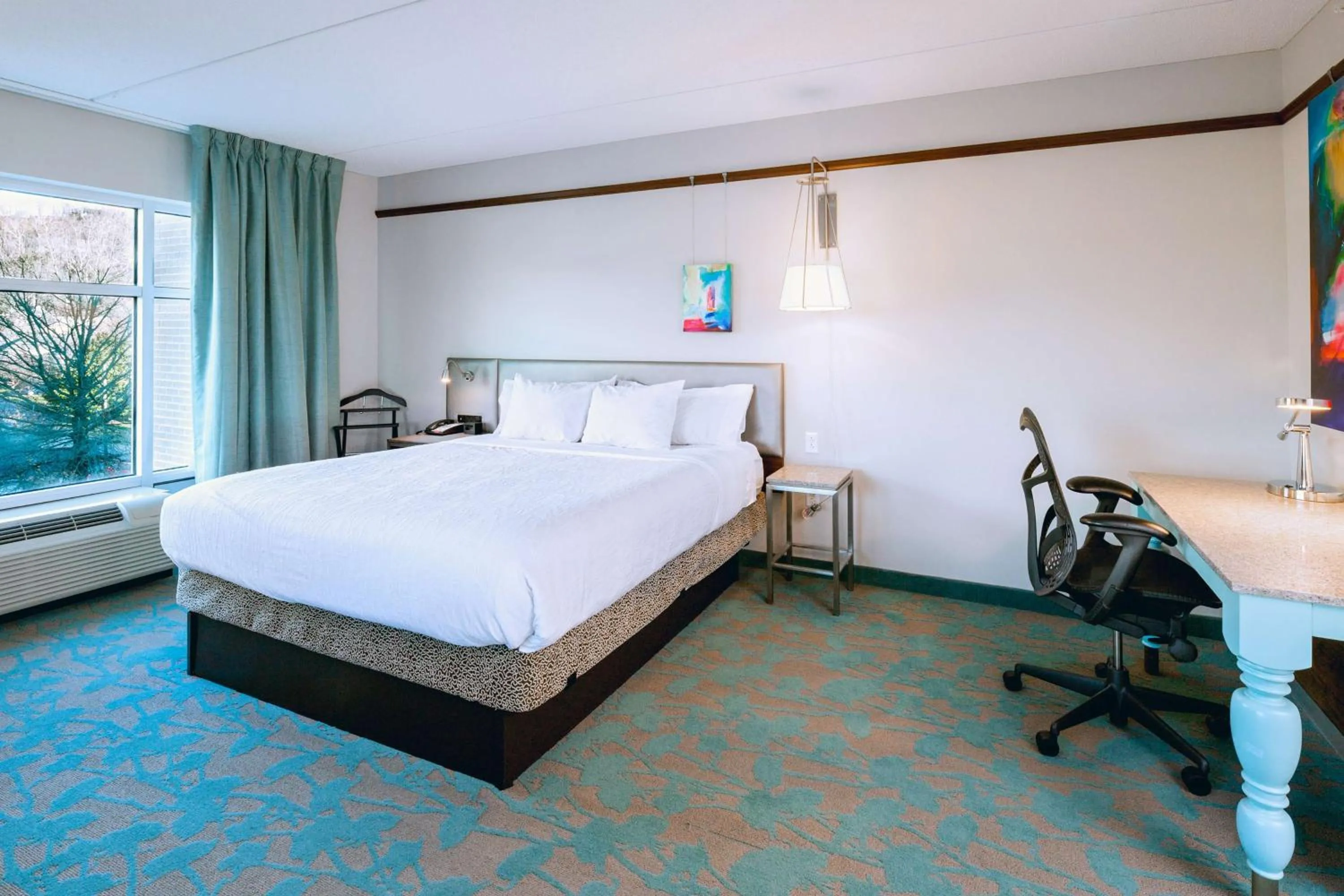 Bedroom, Bed in Hilton Garden Inn Asheville Downtown