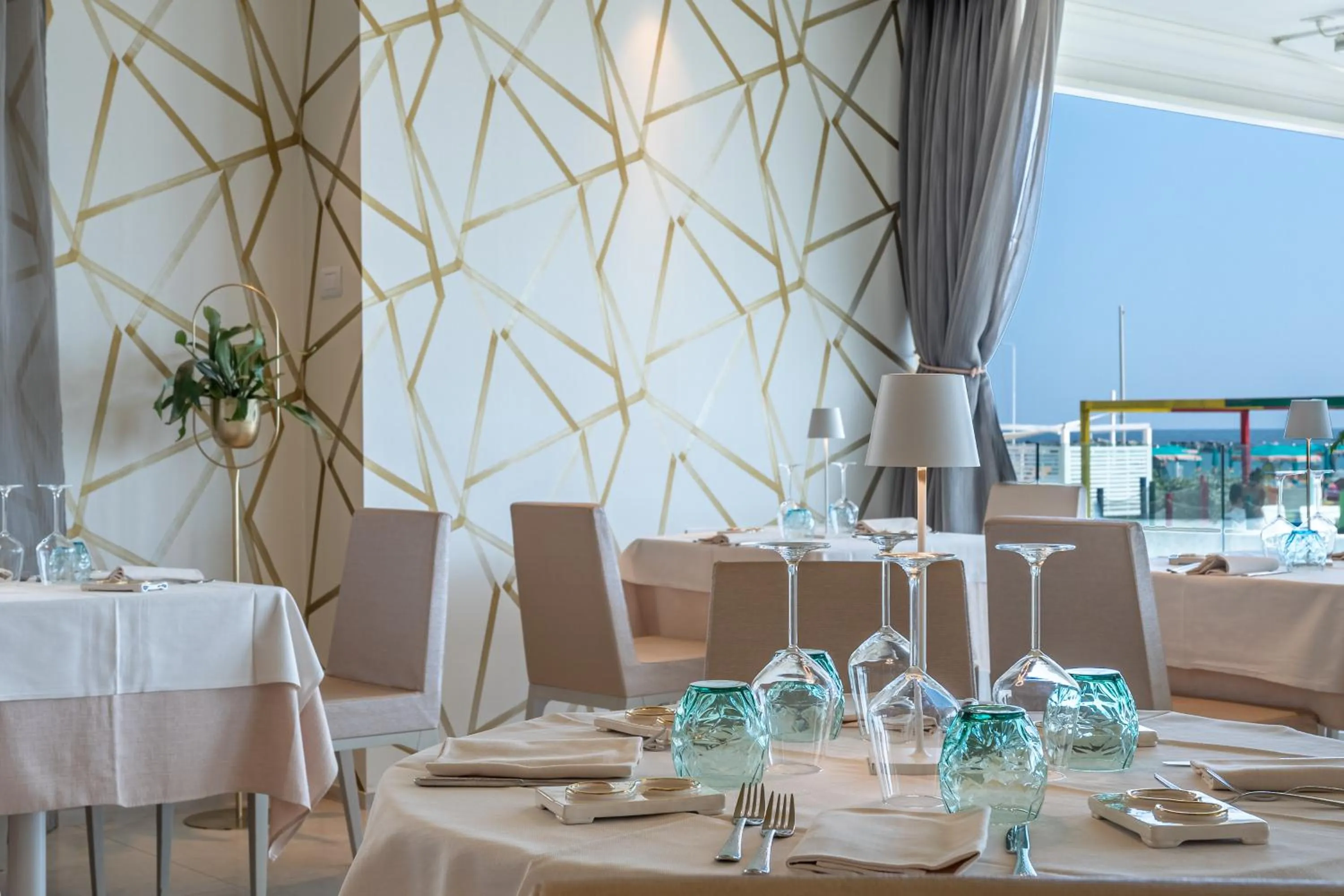 Restaurant/places to eat in Hotel Savini